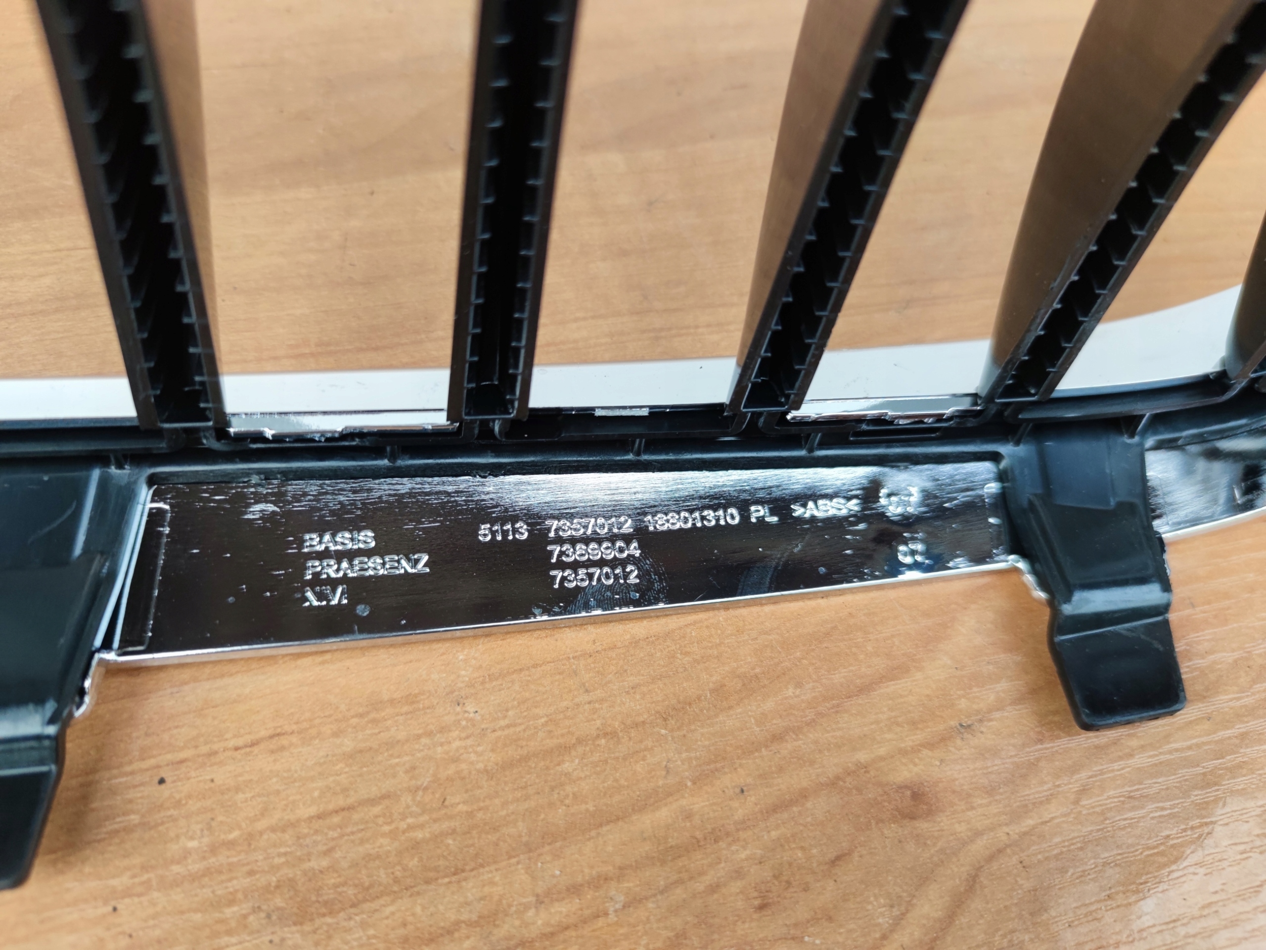 BMW 7 G11 G12 PRWA MASKA BUBREG REŠETKA CRNA BDB