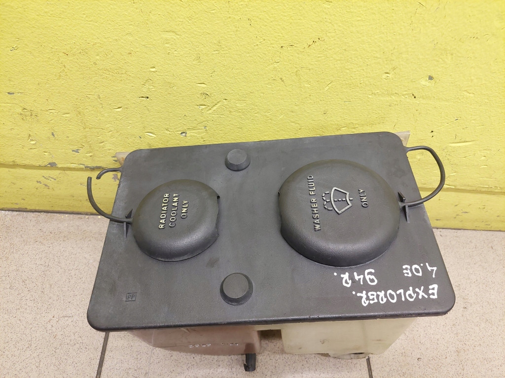 FORD EXPLORER and 4.0 V6 washer fluid tank