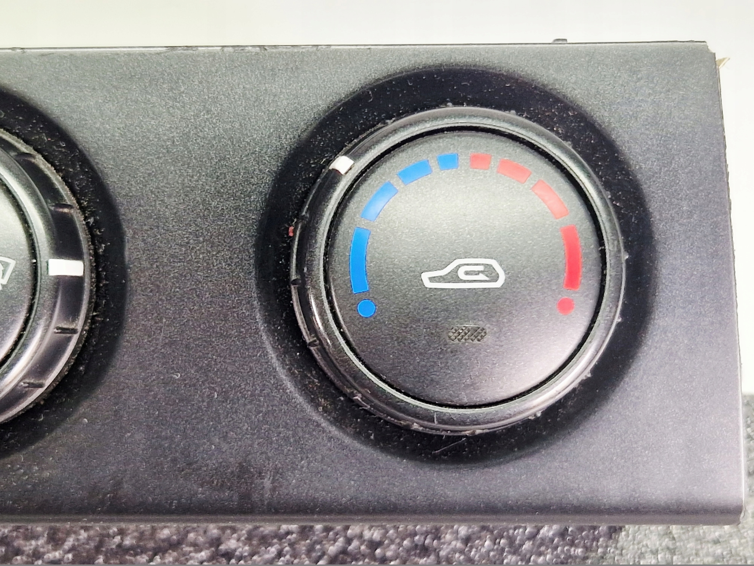 SSANGYONG ACTYON PANEL rešetka ventilacije prekidača klimatizacije 68700-31031