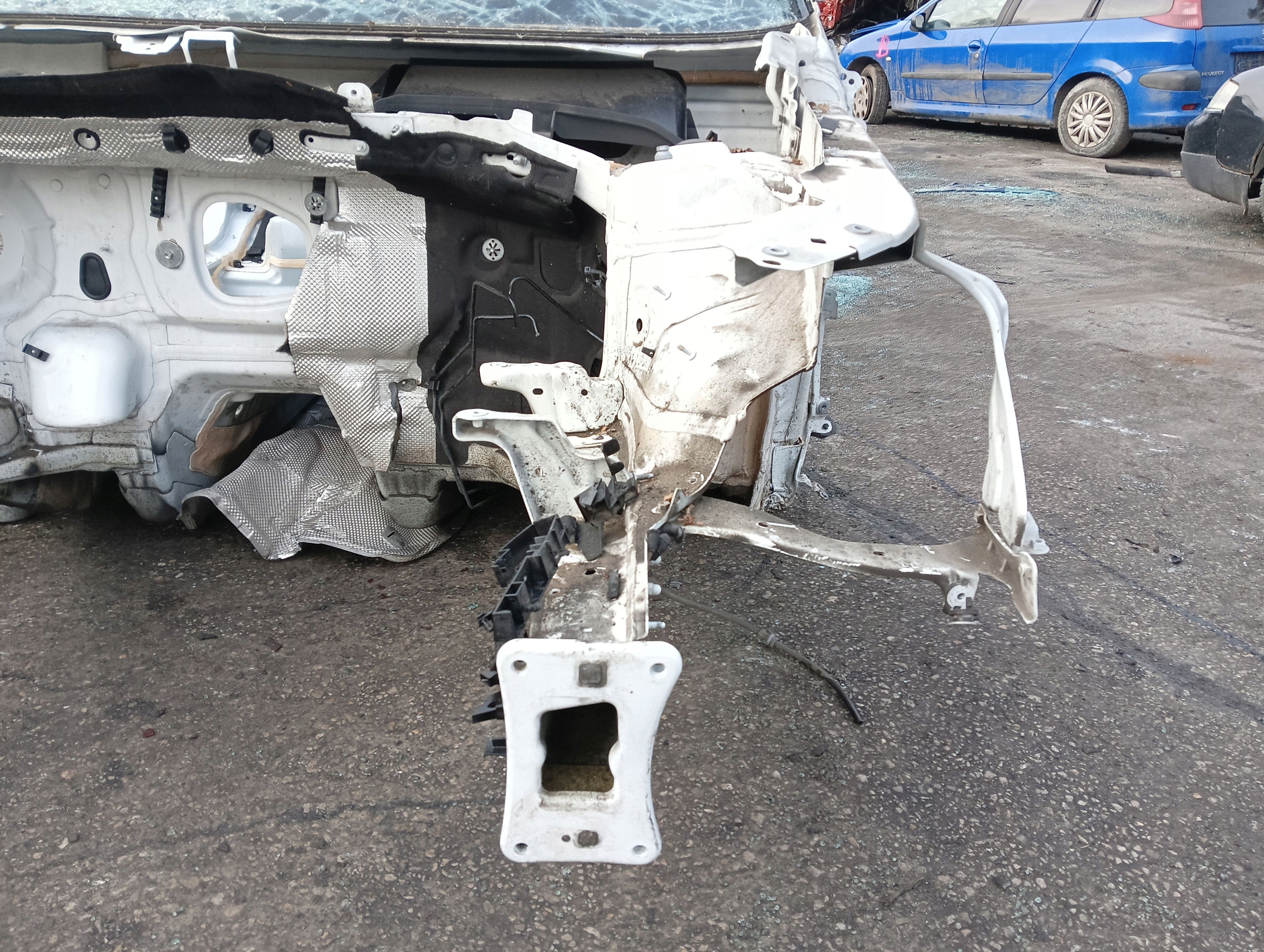 quarter left pillar A AUDI Q3 II F3 83A LAK: LS9R (2018-)