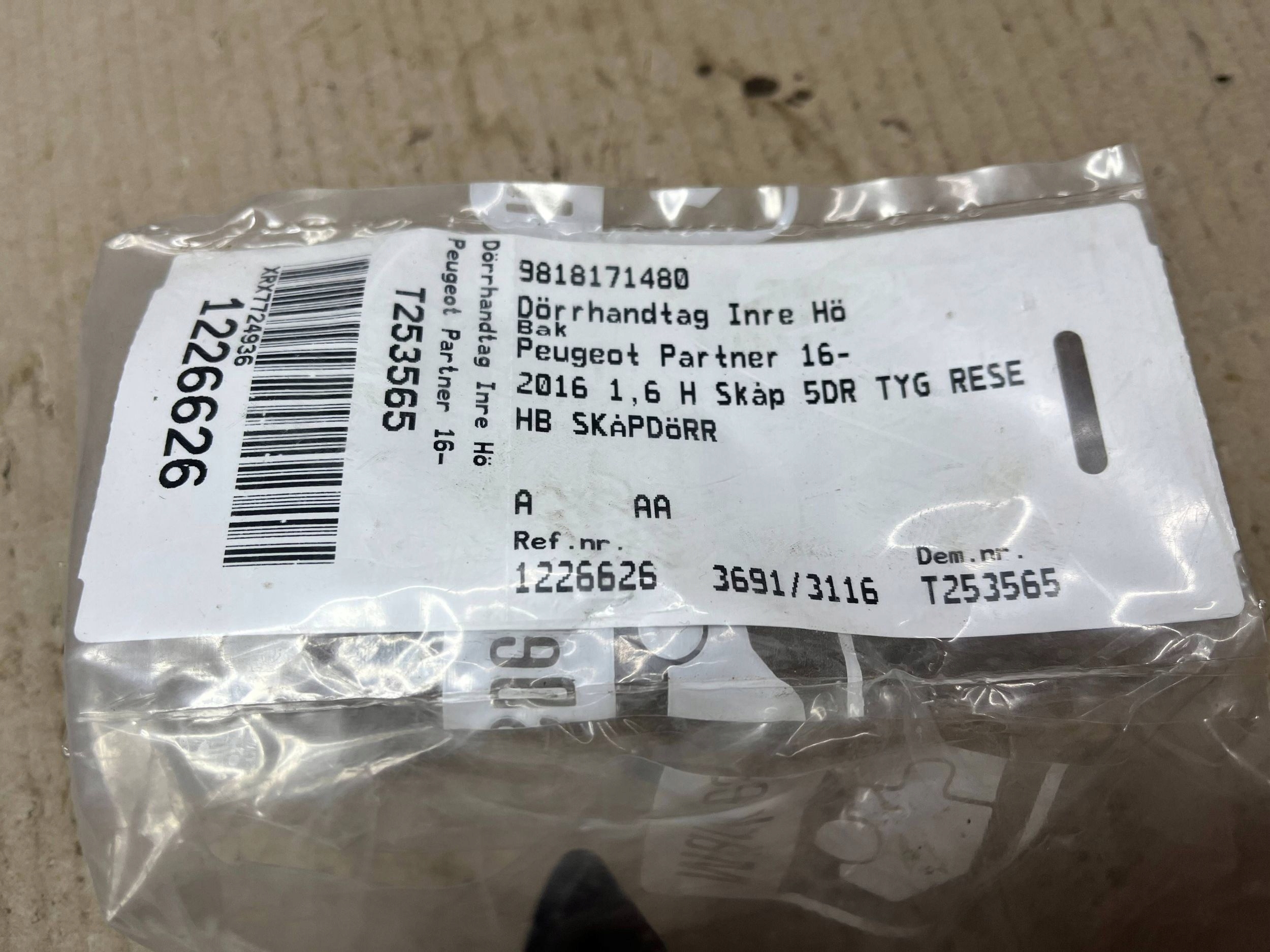 handle inner bonnet boot Peugeot Partner 9818171480