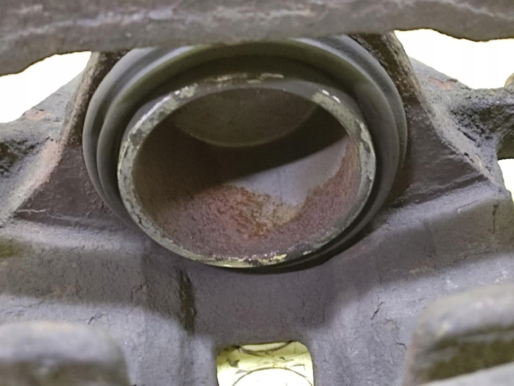KIA SPORTAGE II 2.0 CRDI caliper brake right front