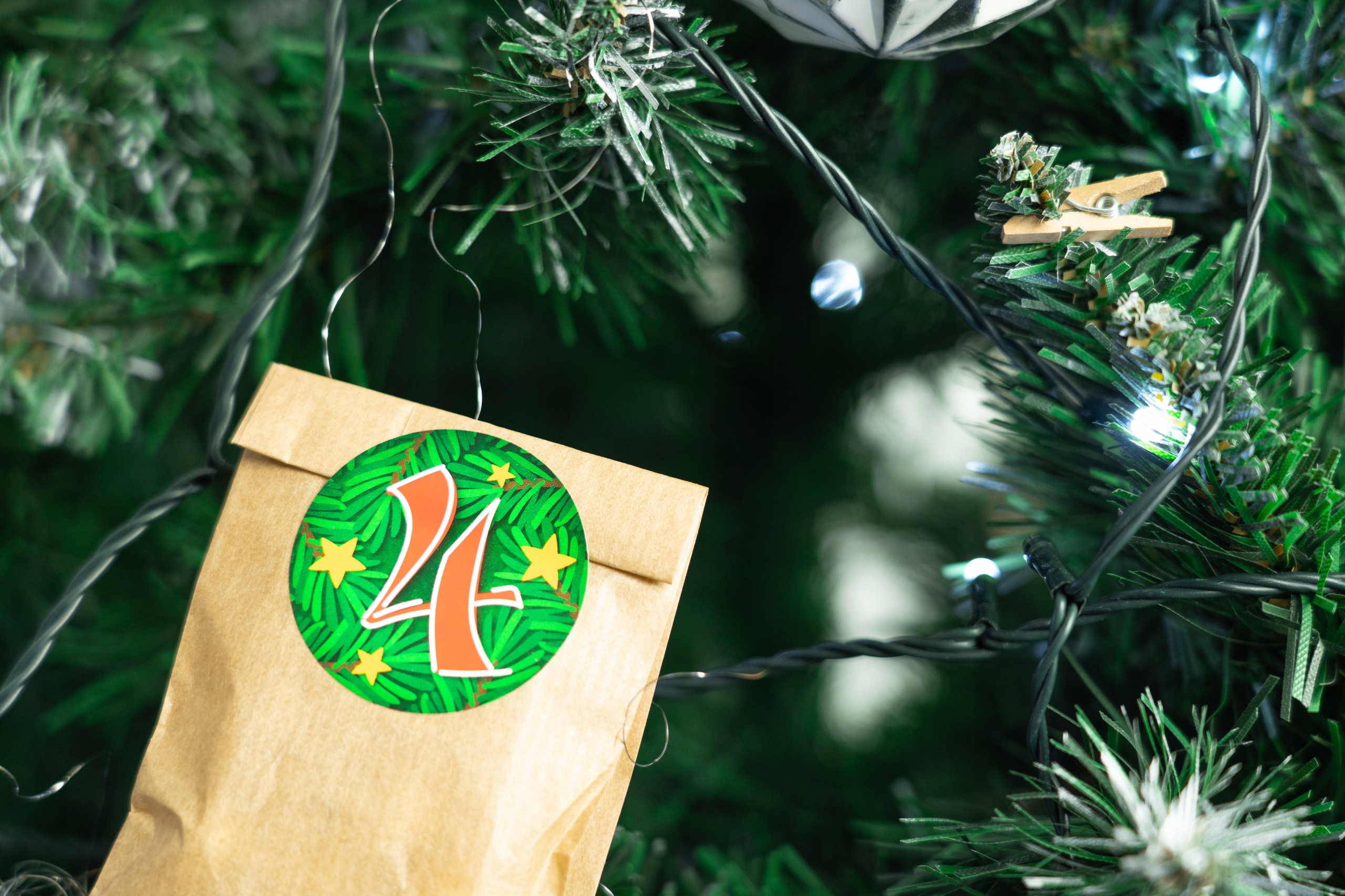 Адвент-календарь Allbag для наполнения, 24 крафтовых пакетика и 24 наклейки с номерами — фото 2