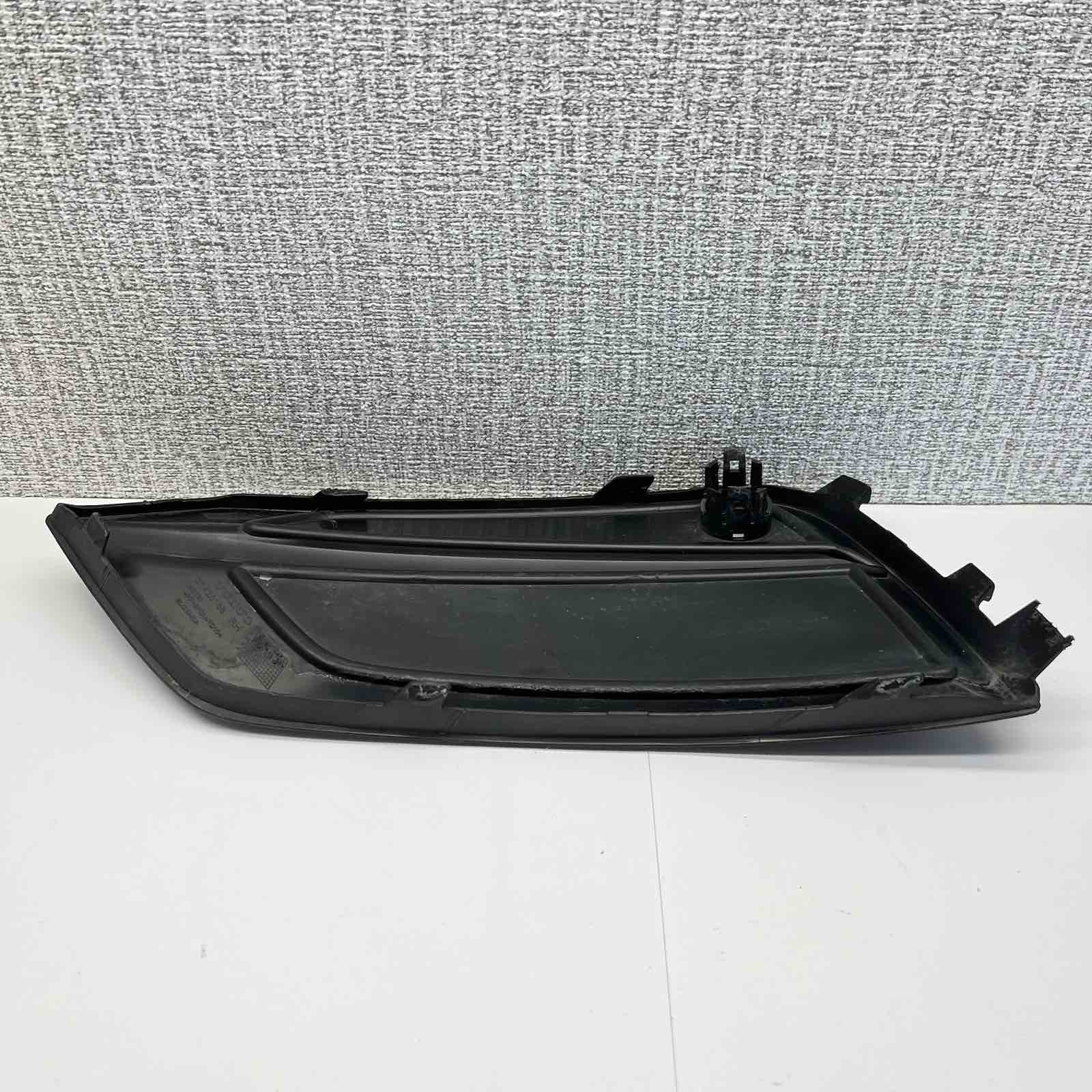 VOLVO XC60 II 2017-2022 grid W bumper right front 31425188
