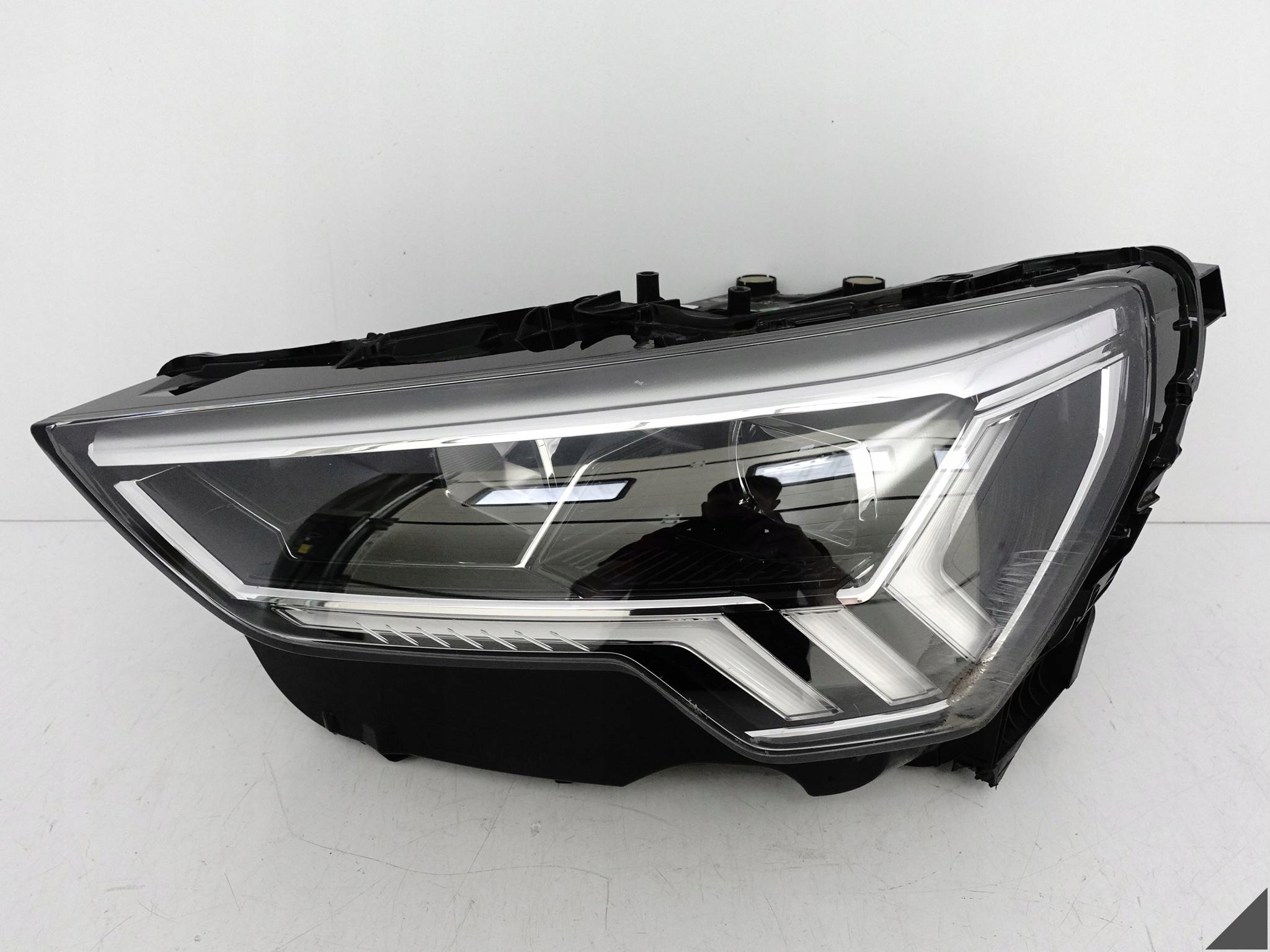 AUDI Q3 II (2 GENERACJA) F3 83A 18- light FULL LED left front EUROPA *033*