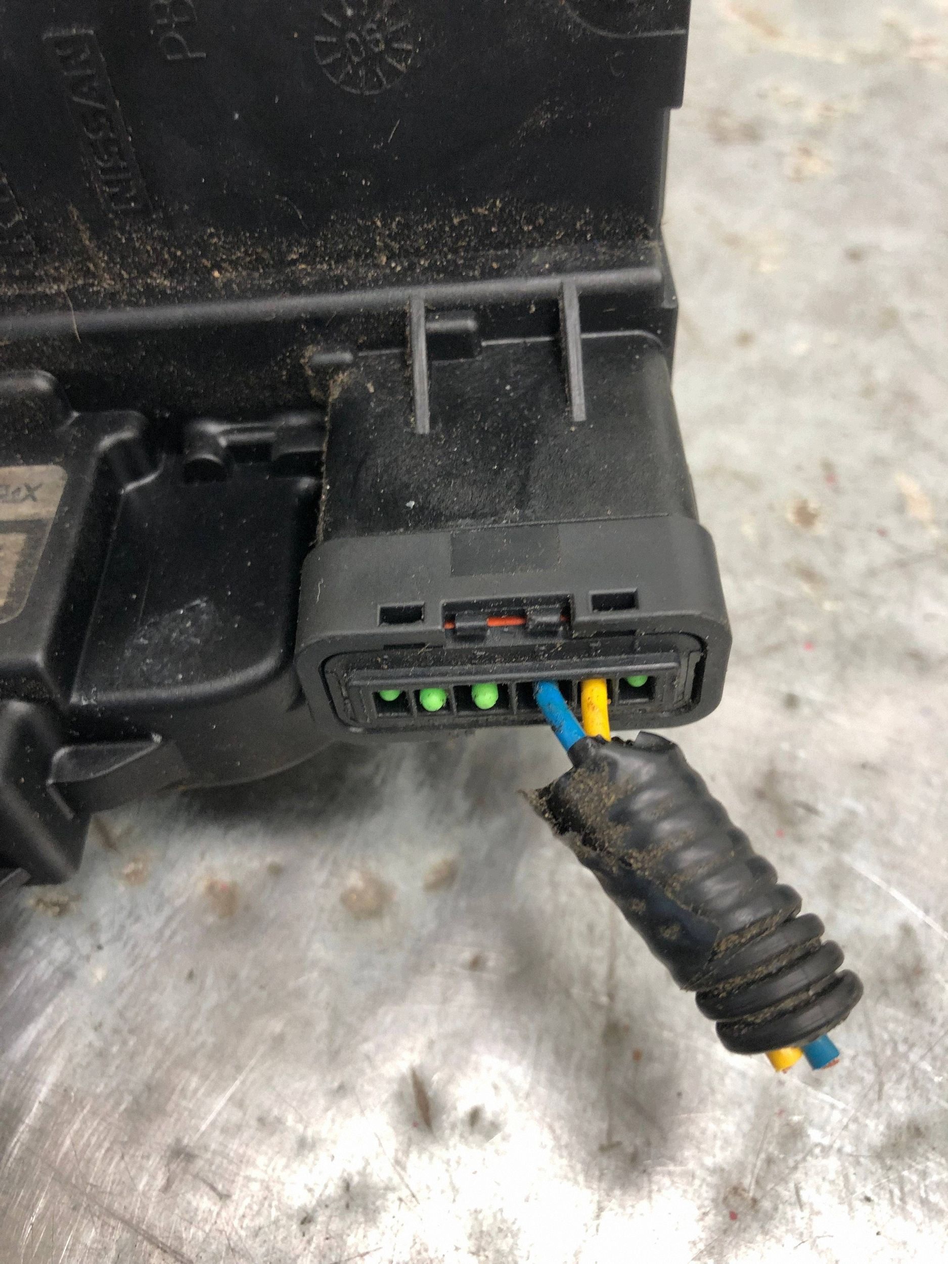 lock door left rear part NISSAN NOTE E11