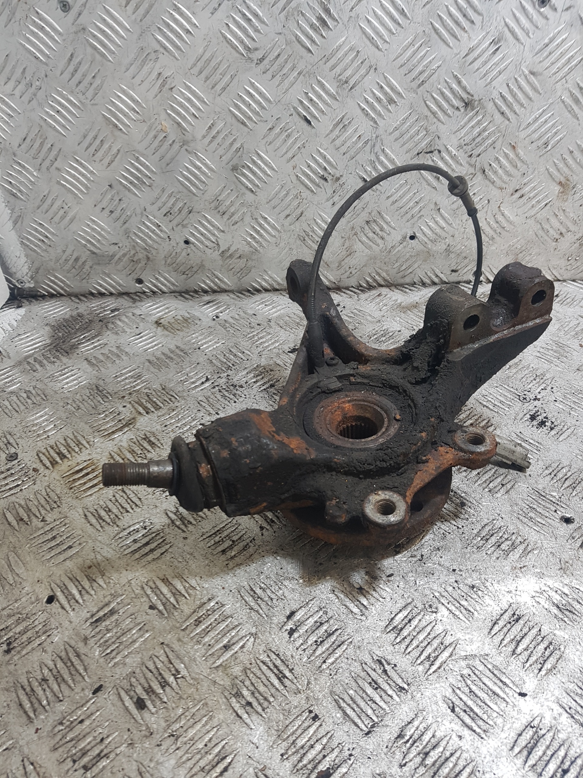 otoč čepu levý předek CITROEN C4