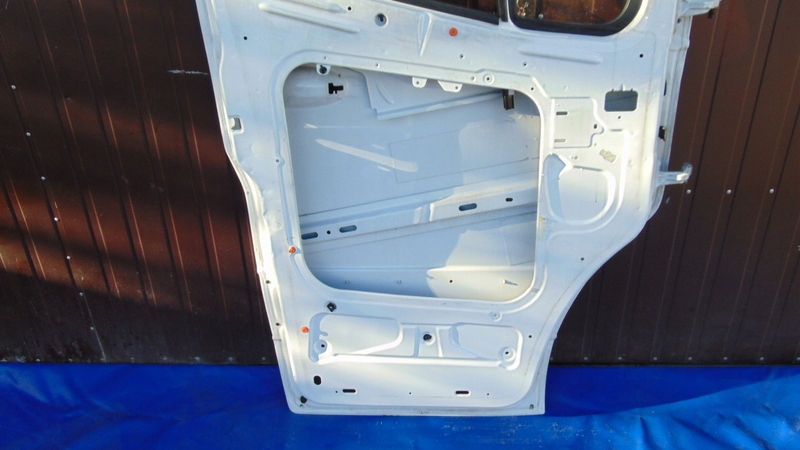 dveře levý předek MERCEDES SPRINTER A910 A907 18-25R
