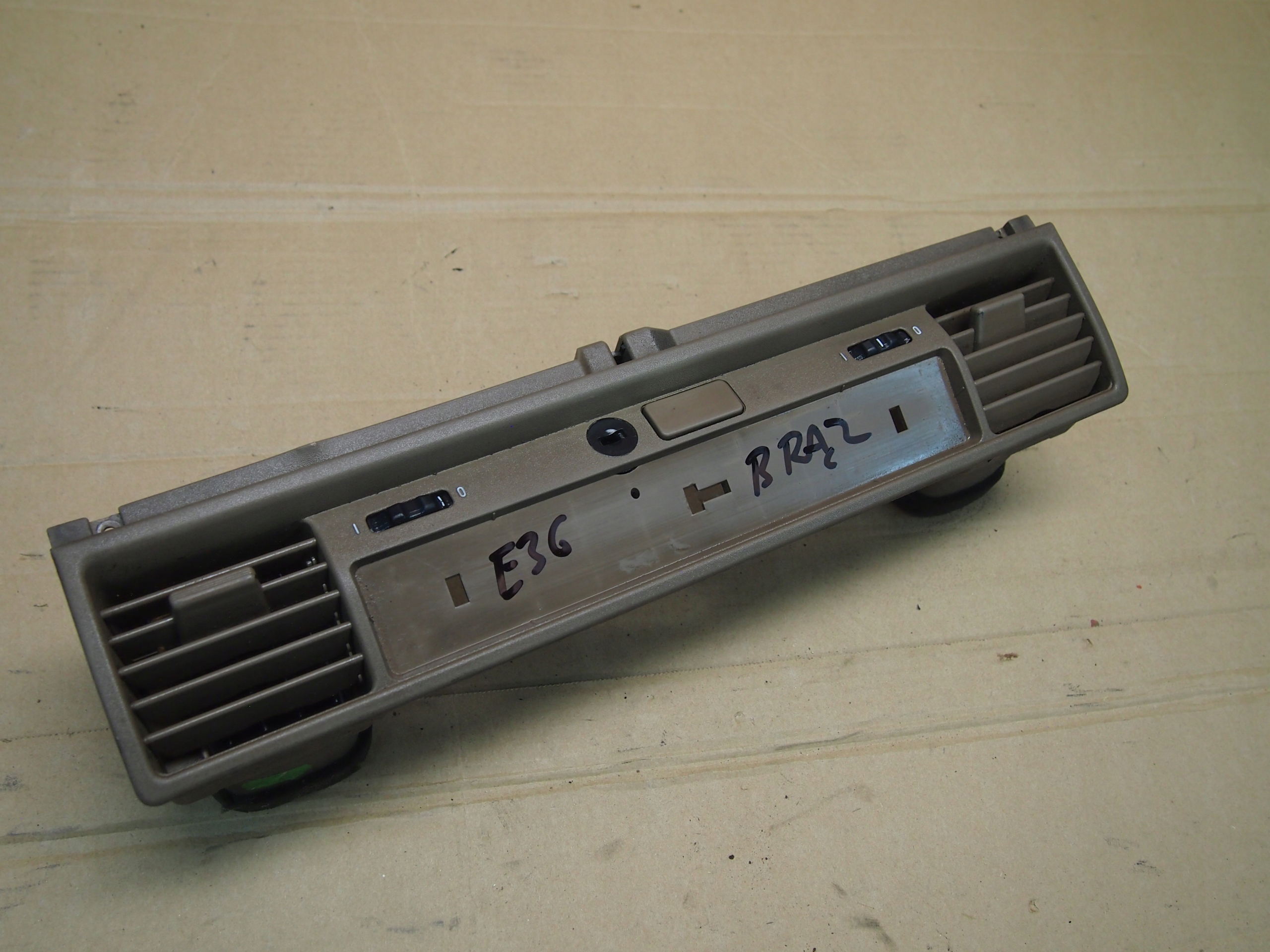 Bmw e36 Zamek schowka kratki brąz