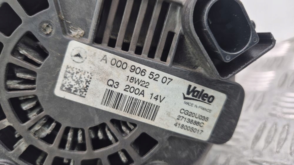 Mercedes E350d W213 3.0 Alternator A0009065207