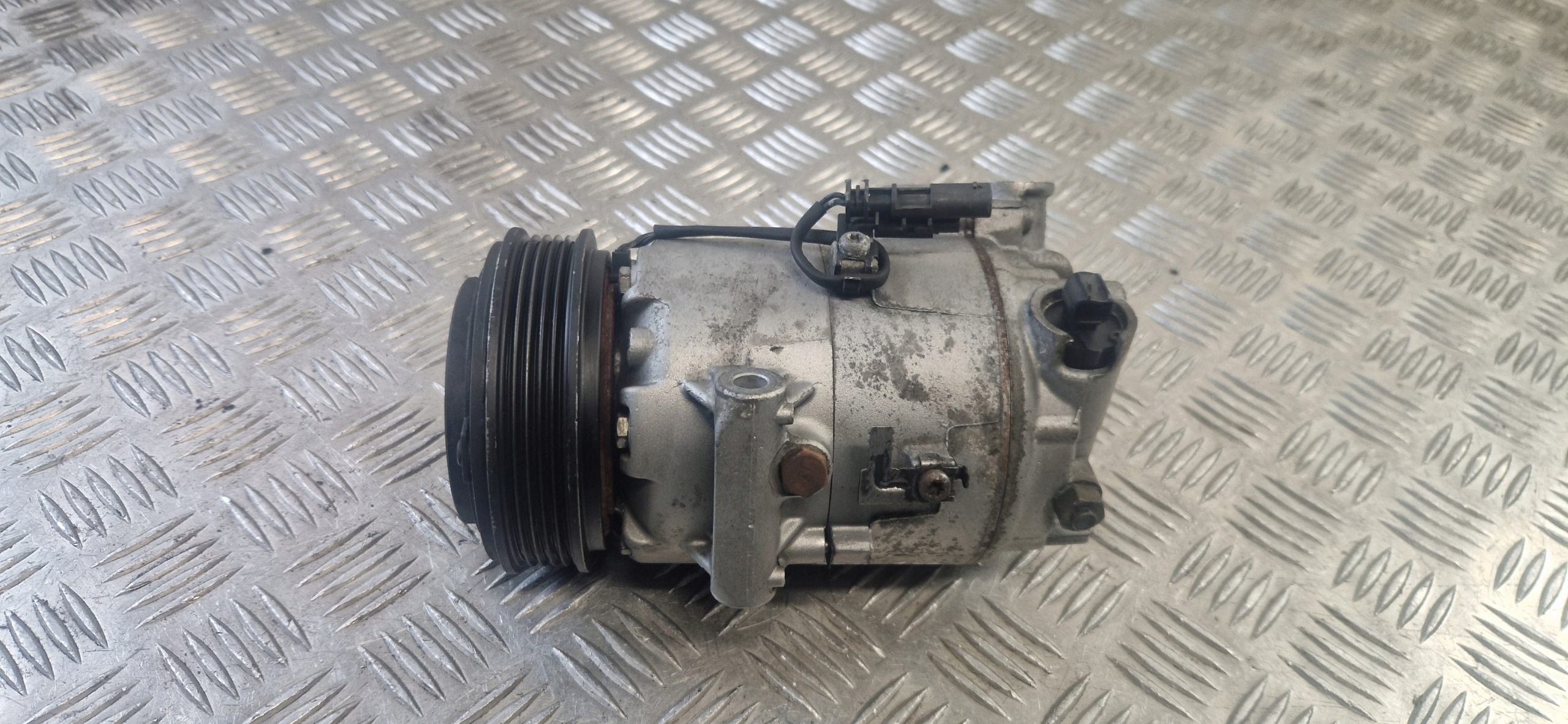 compressor of the air conditioning compressor; OPEL MERIVA B 1.4B 06573018