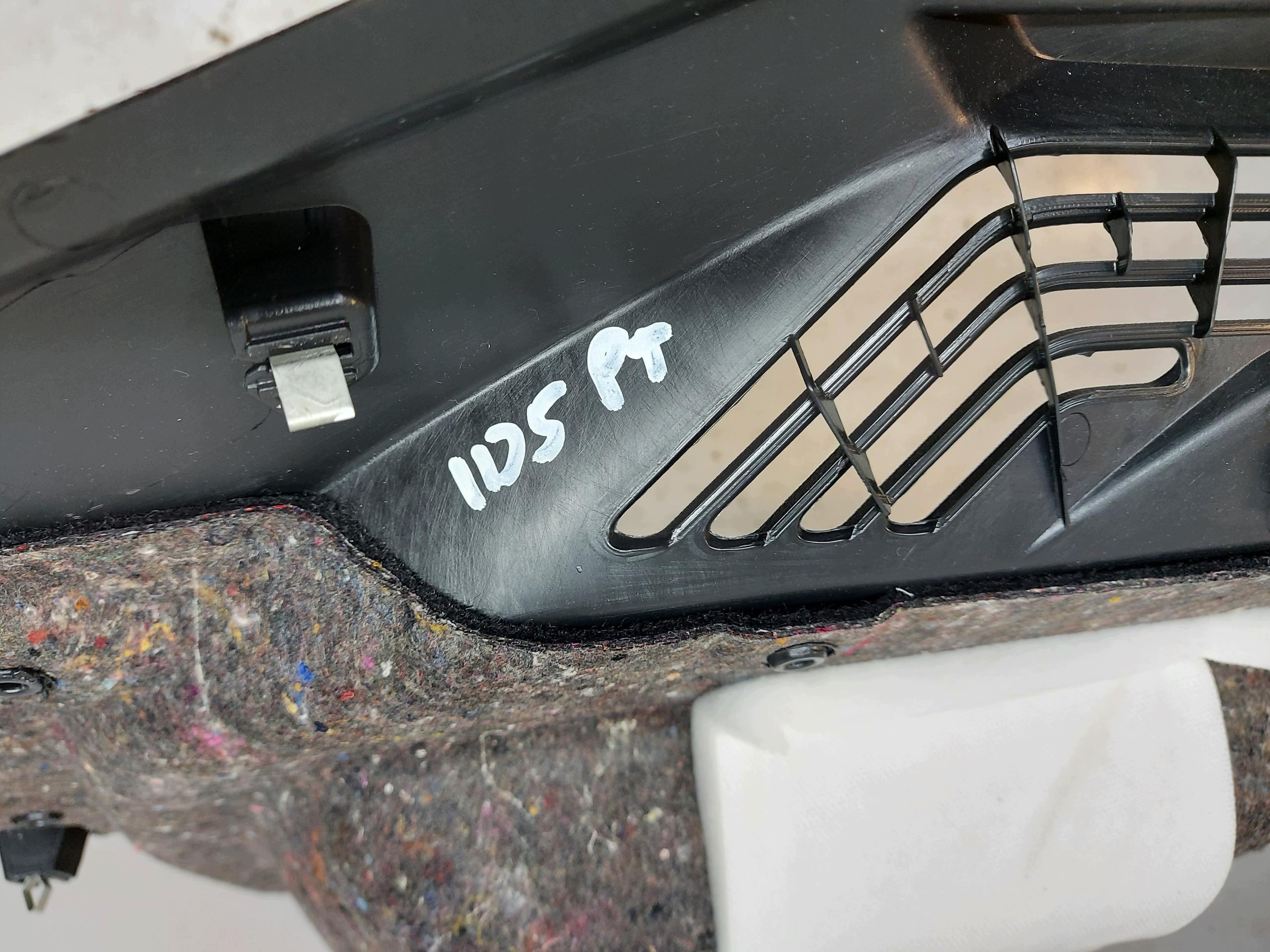 VW ID5 GTX 11E boot upholstery right rear part