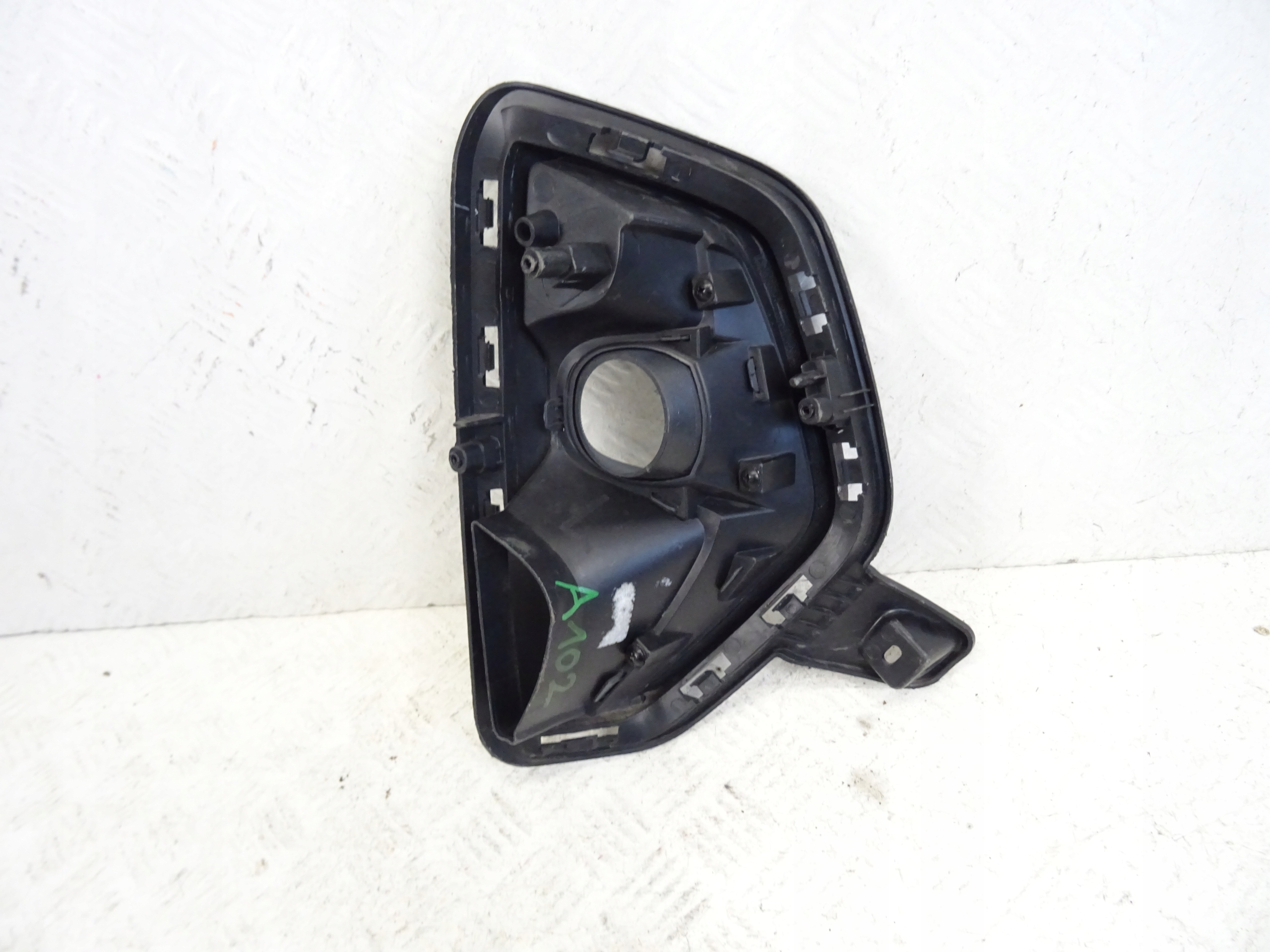 KIA STONIC LIFT left grid of a bumper front front