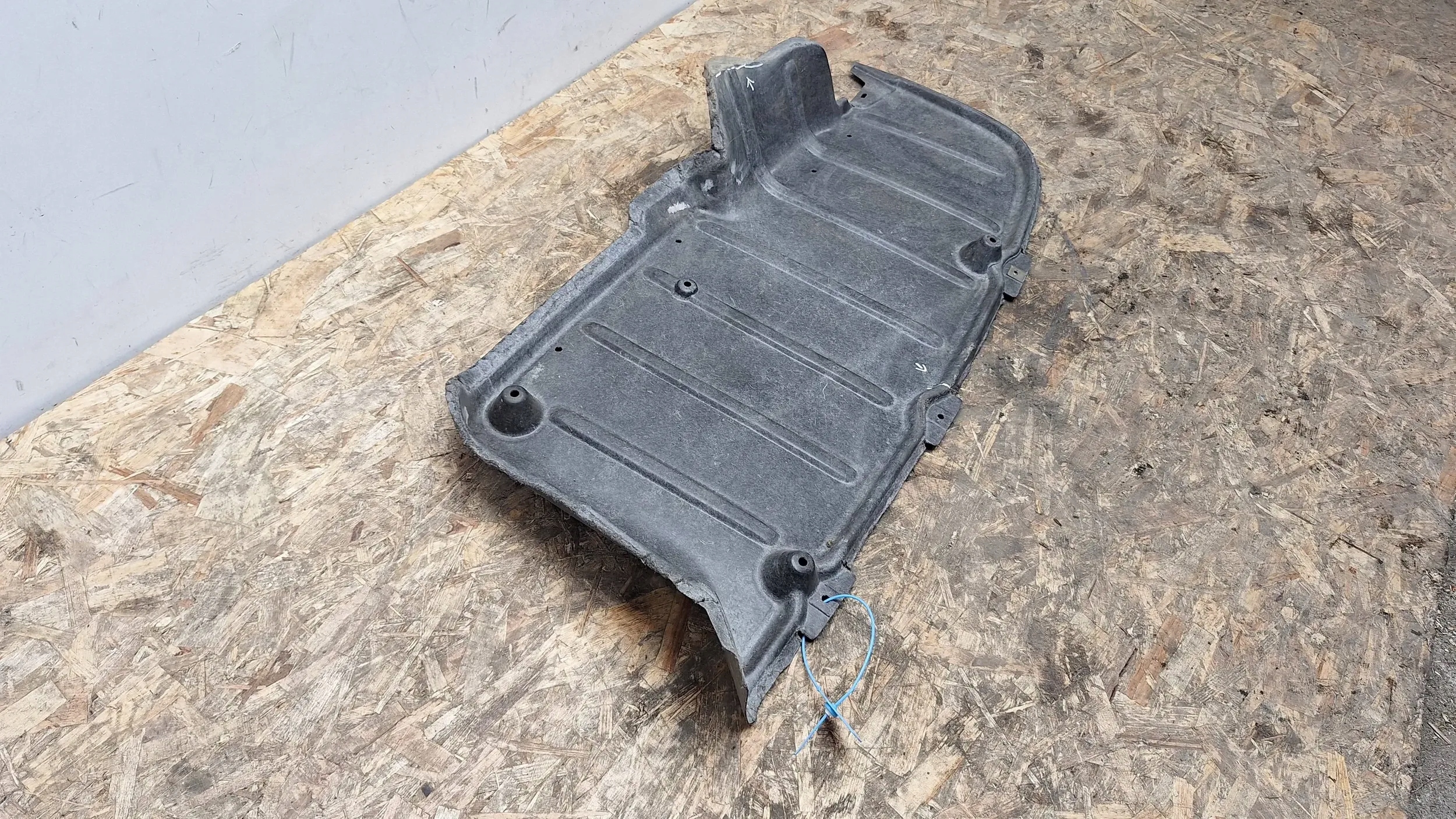 cover chassis 357825215 Volkswagen VW PASSAT B3