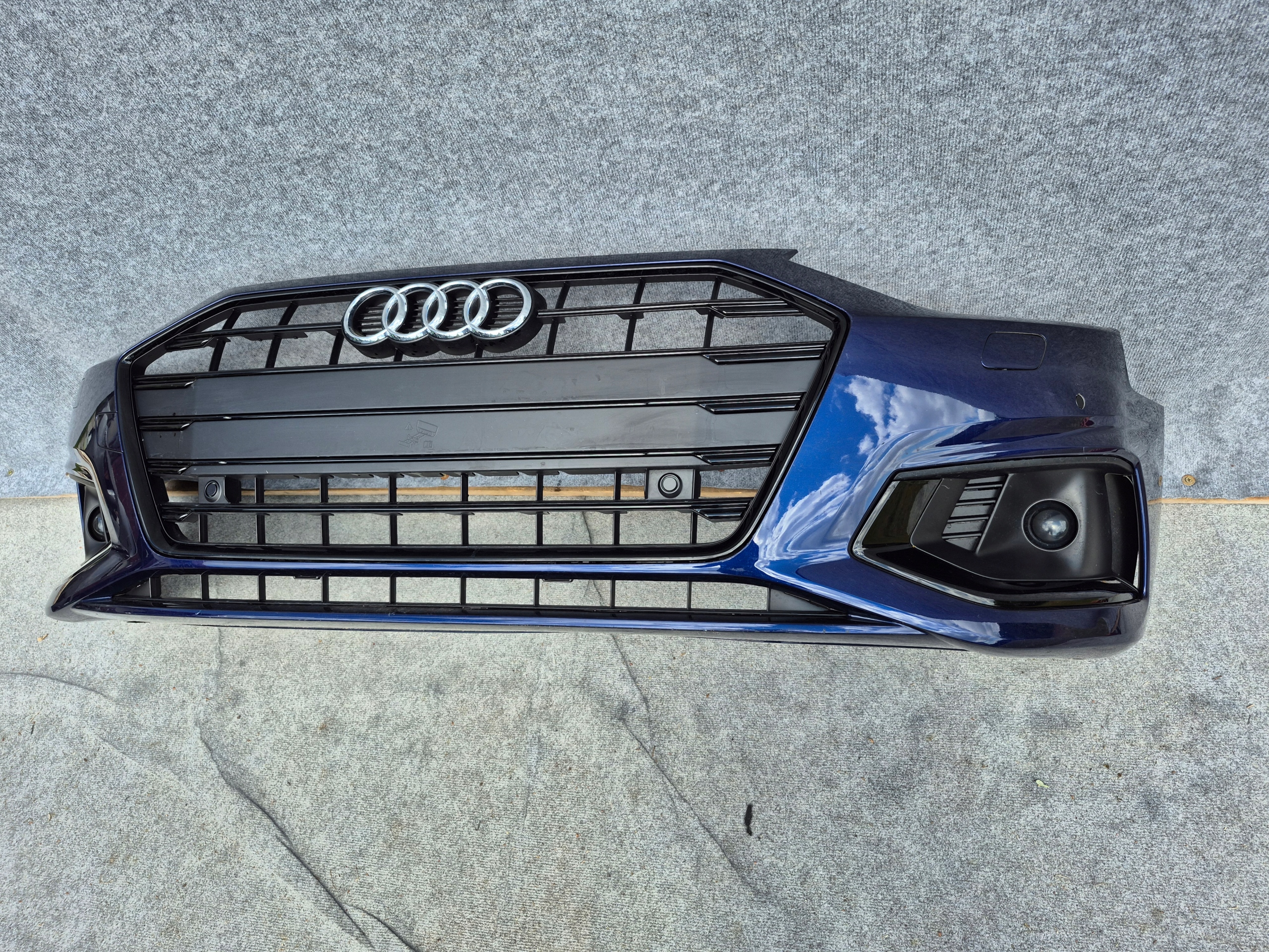 AUDI A4 B9 LIFT 2020- ZDERZAK PRZÓD BLACK 4x PDC SPRYSKI Producent części Audi OE