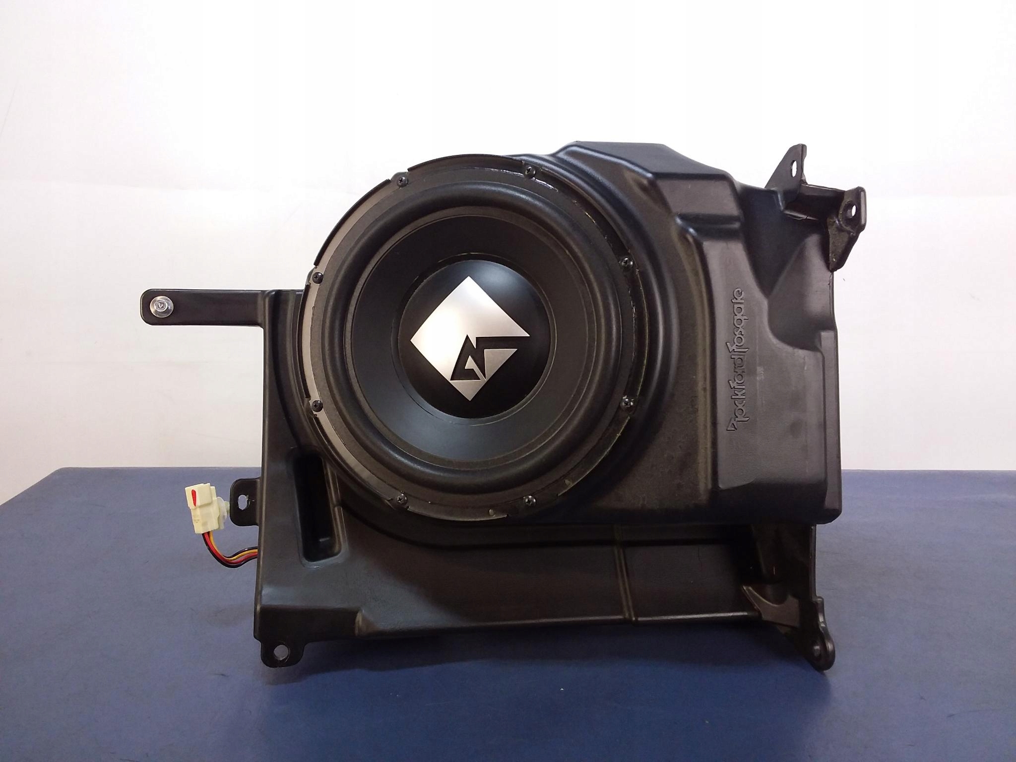 MITSUBISHI OUTLANDER III САБВУФЕР 8720A14