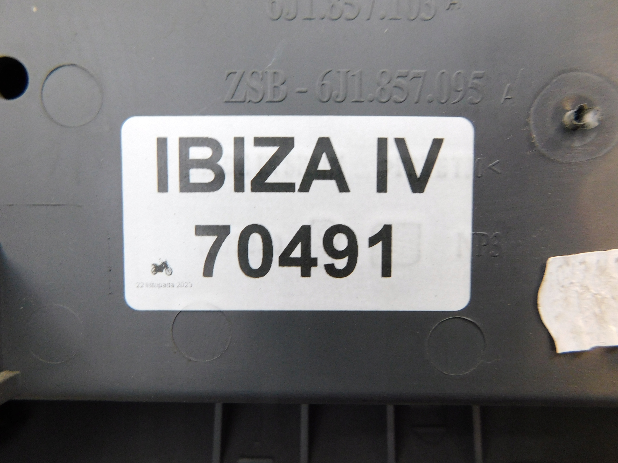 seat Ibiza IV 1.4 tdi бардачок