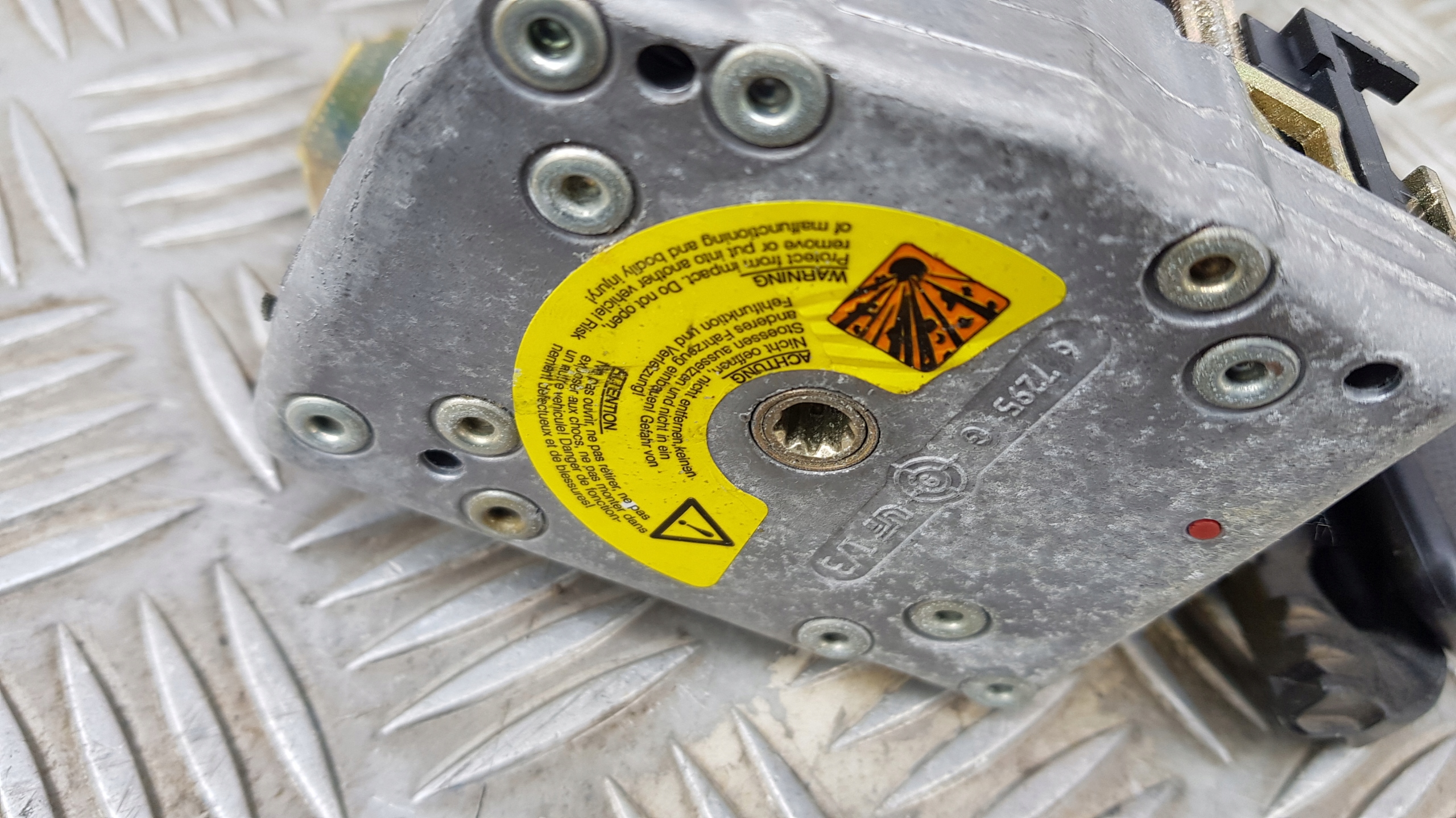 MERCEDES W220 Gurten Sicherheits links heck 33008118c