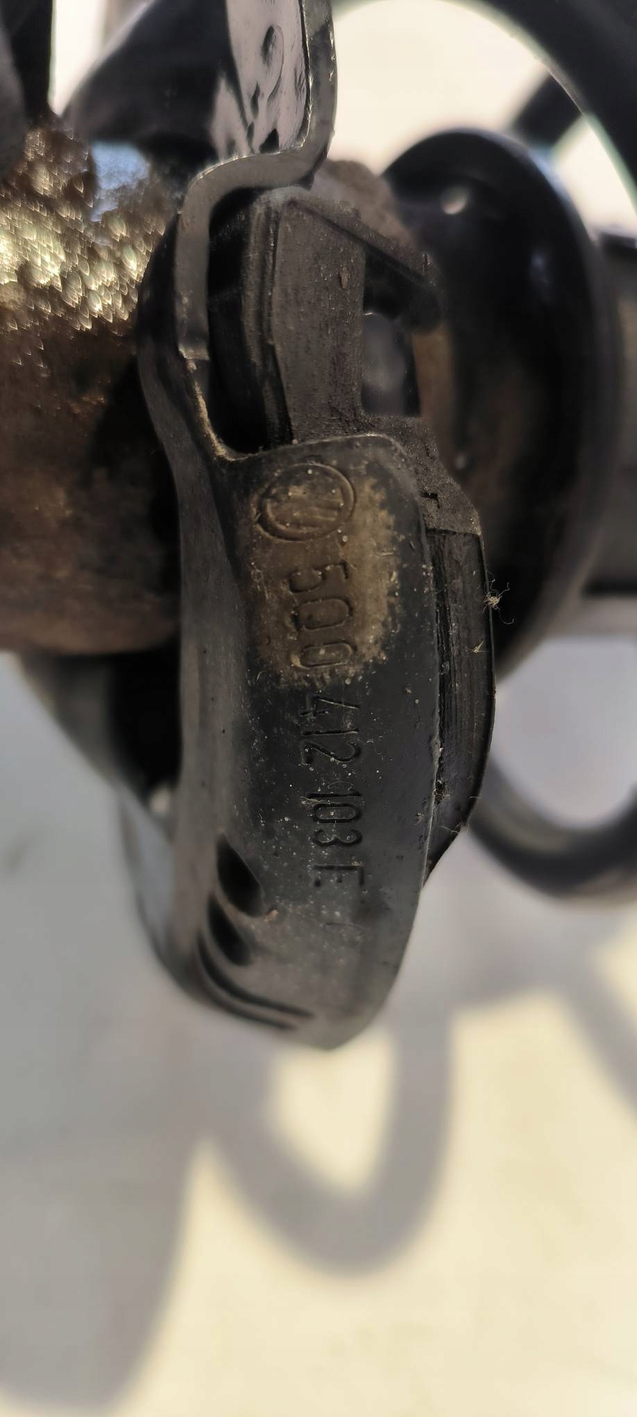 shock absorber left front 5Q3413031J SKODA KAROQ