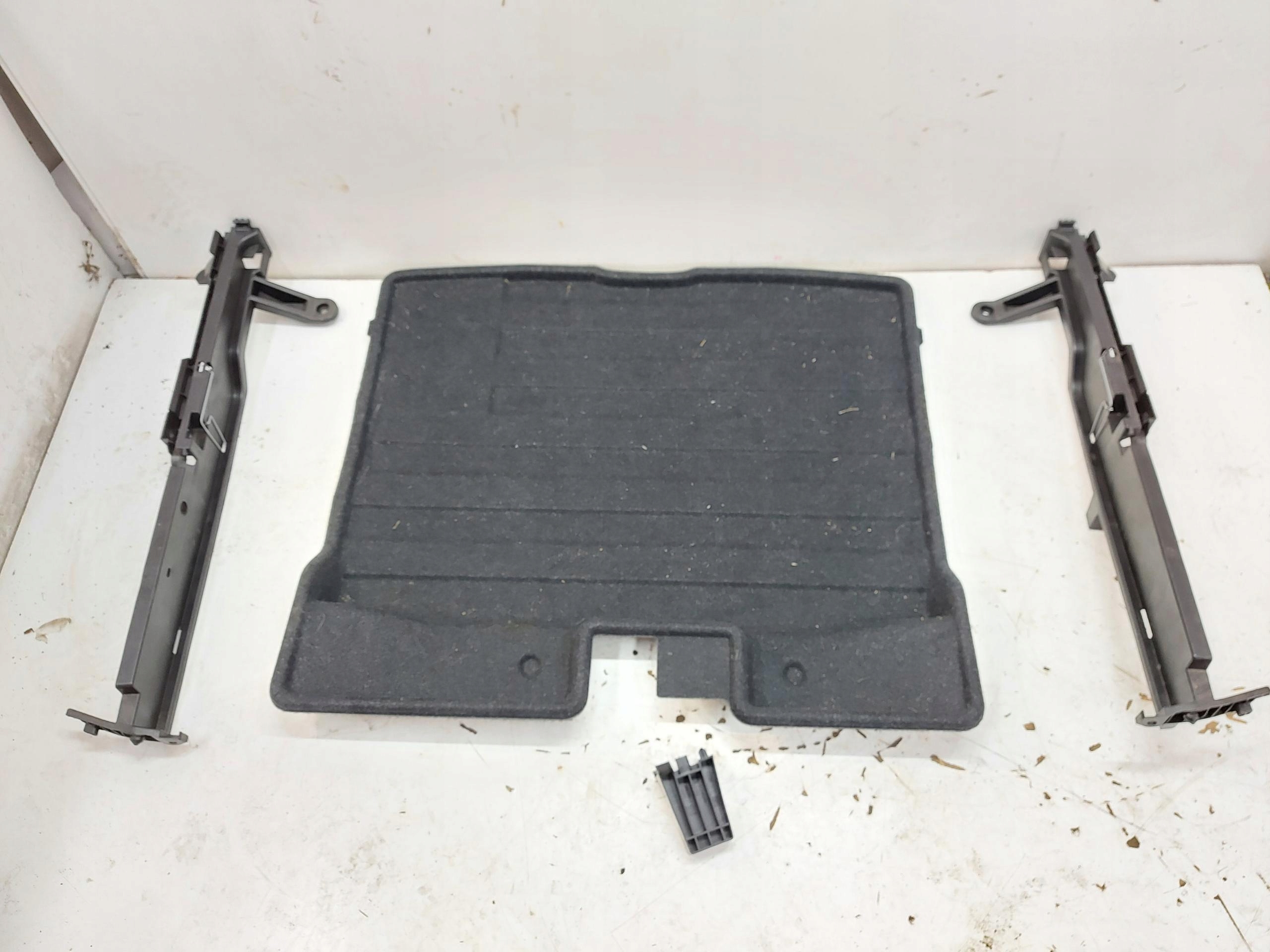 VOLVO XC40 D3 floor car carpet boot holder