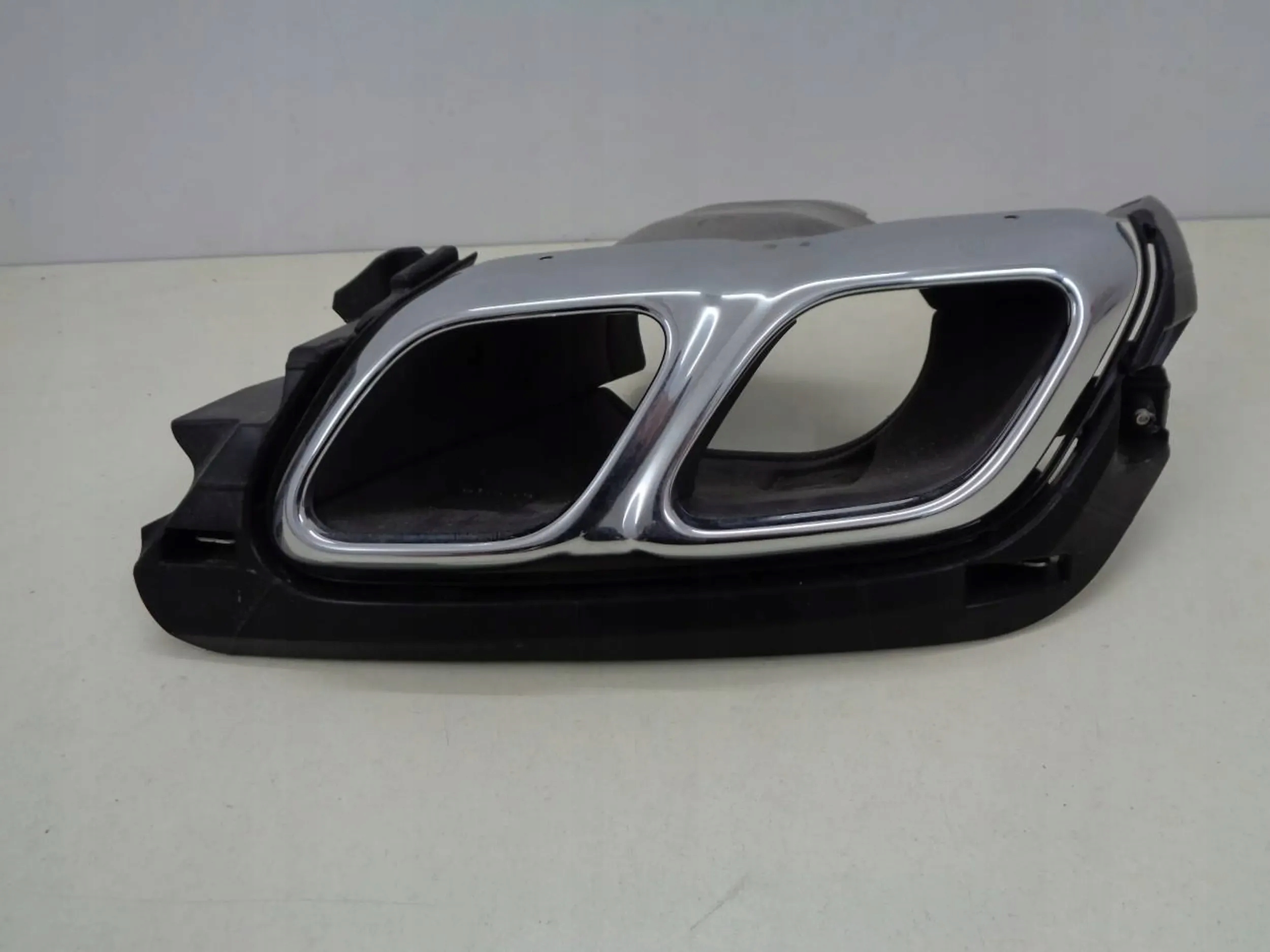 Volvo XC60 II R-DESIGN KOŃCÓWKA WYDECHU LEWA