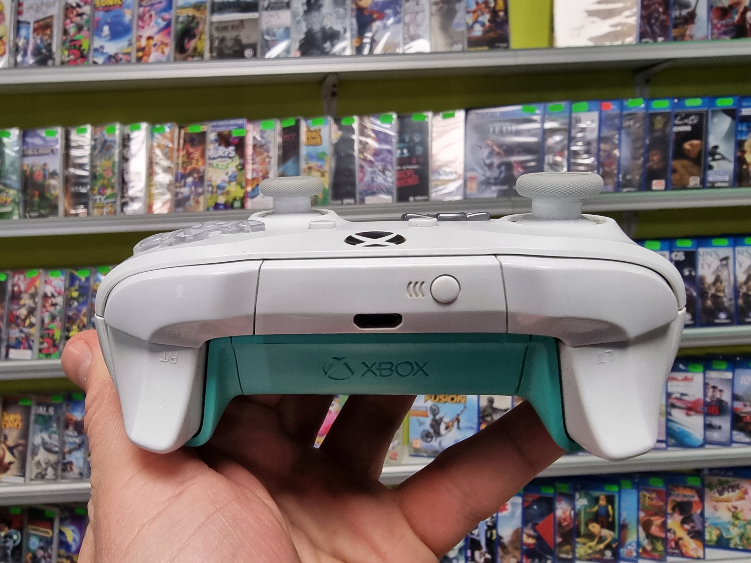 25. PAD KONTROLER XBOX ONE SERIES S X PC SPORT WHITE GUMOWANE GRIPY LIMITED Kolor biały