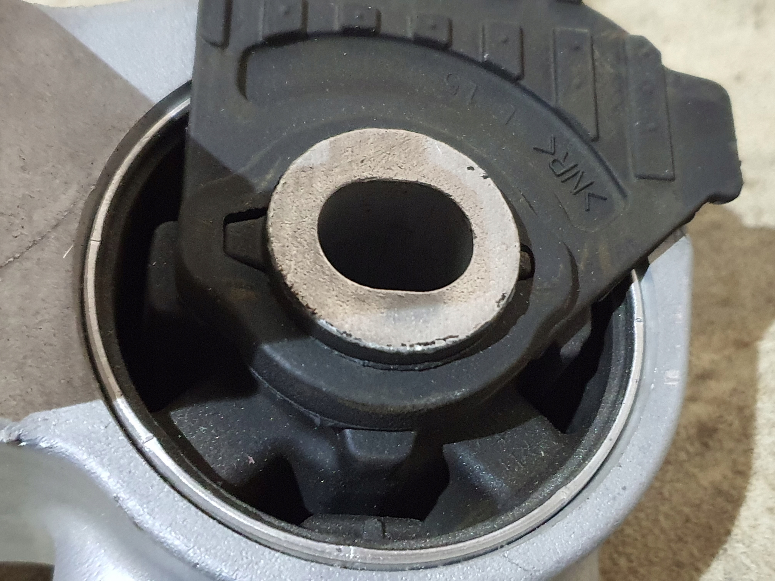 TOYOTA RAV4 V 2019- лапа подушка Двигателя 2,0 b