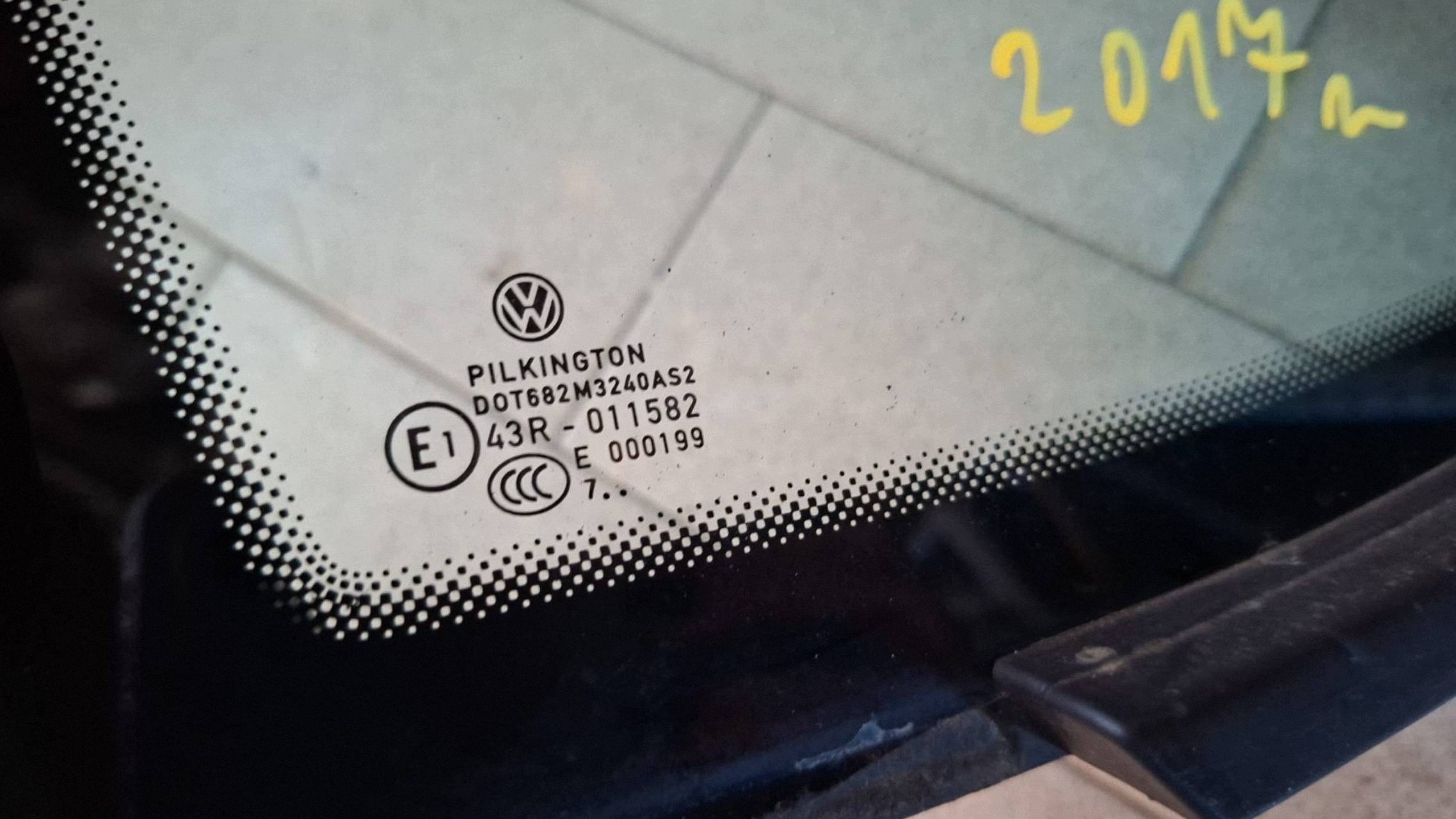 window triangular bodywork front side right VW Touran III 2017r