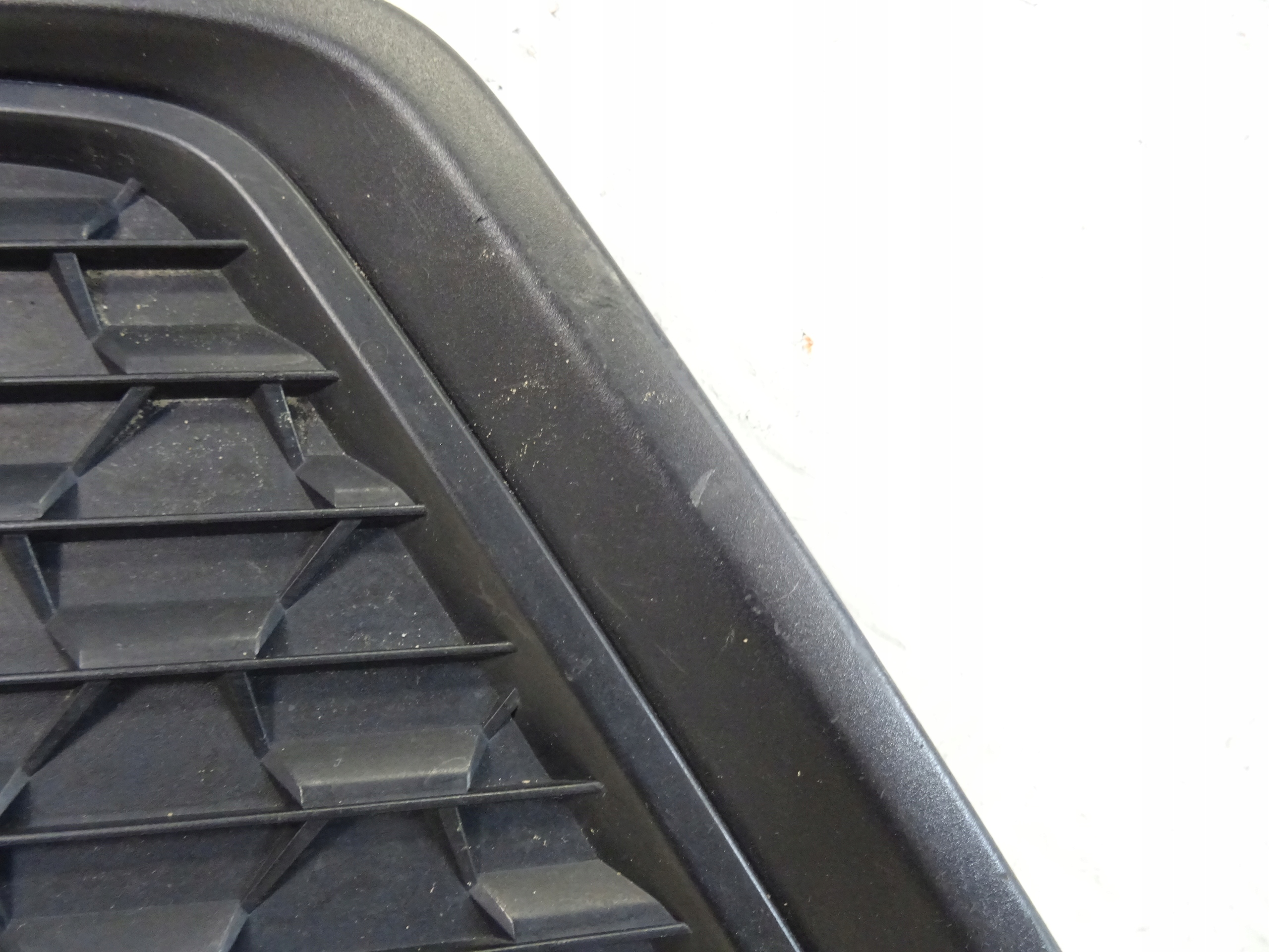grid of a bumper front front right AUDI A1 II 82A807682F