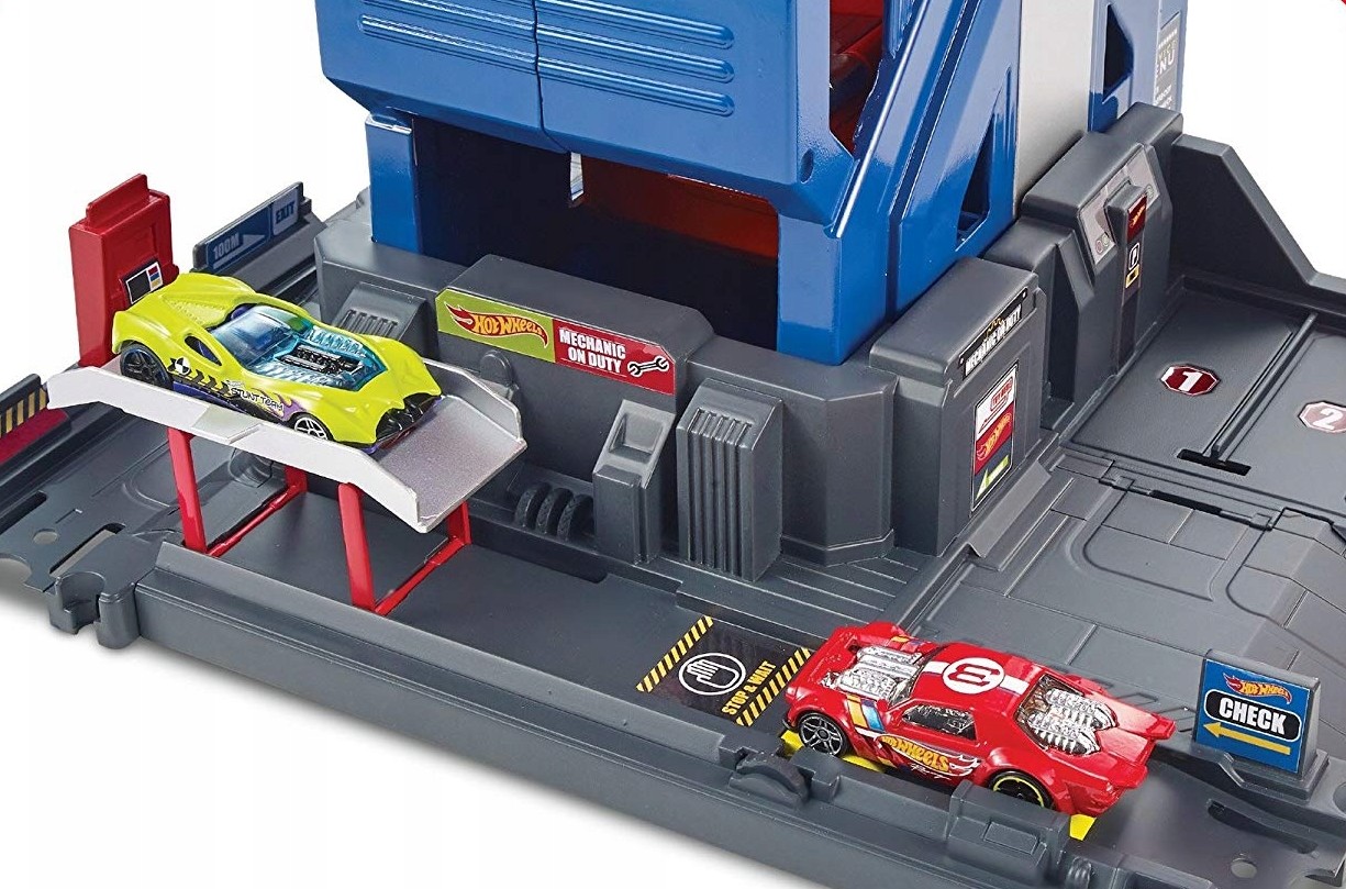 HOT WHEELS ZESTAW RAJDOWY GARAŻ MATTEL FTB68 Model FTB68