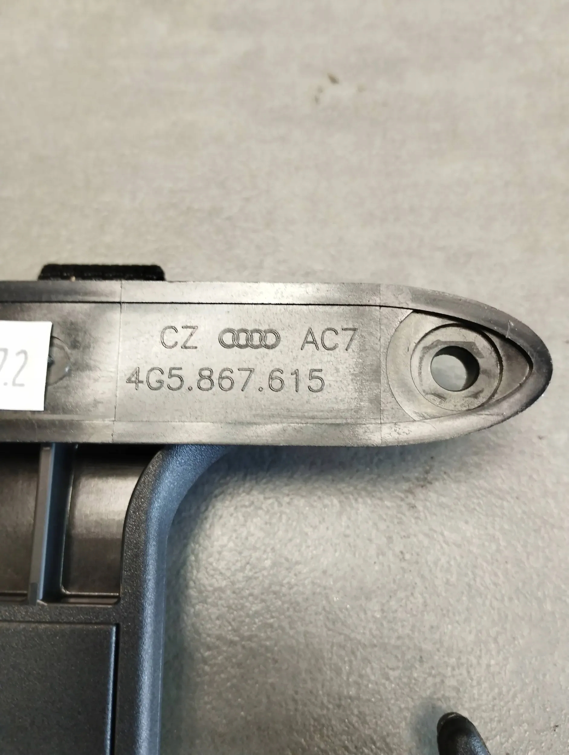 Audi A6 C7 4G Halter 4G5867615
