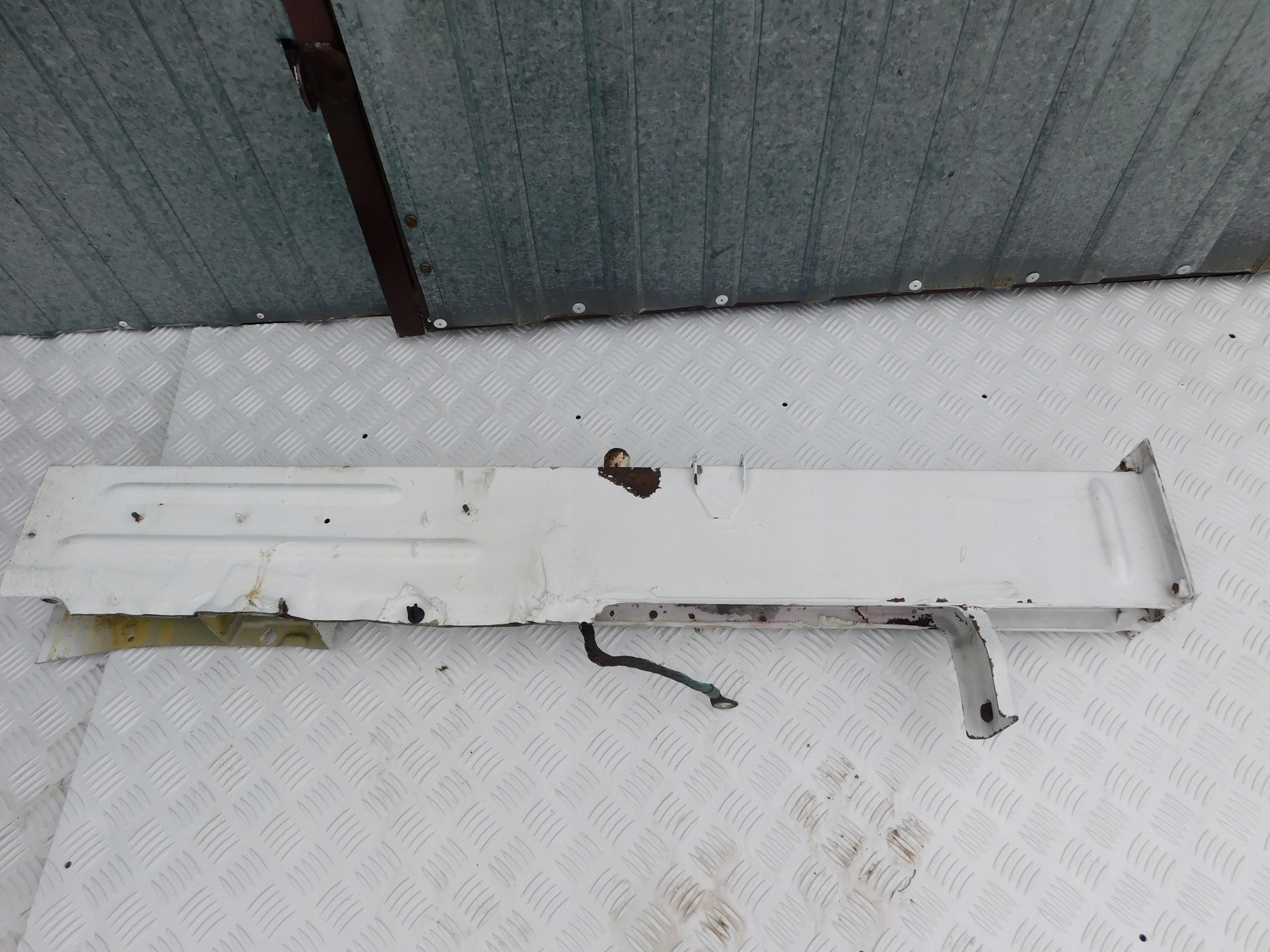 quarter left driver´s Mercedes Sprinter 906 907 RWD biala original 114cm