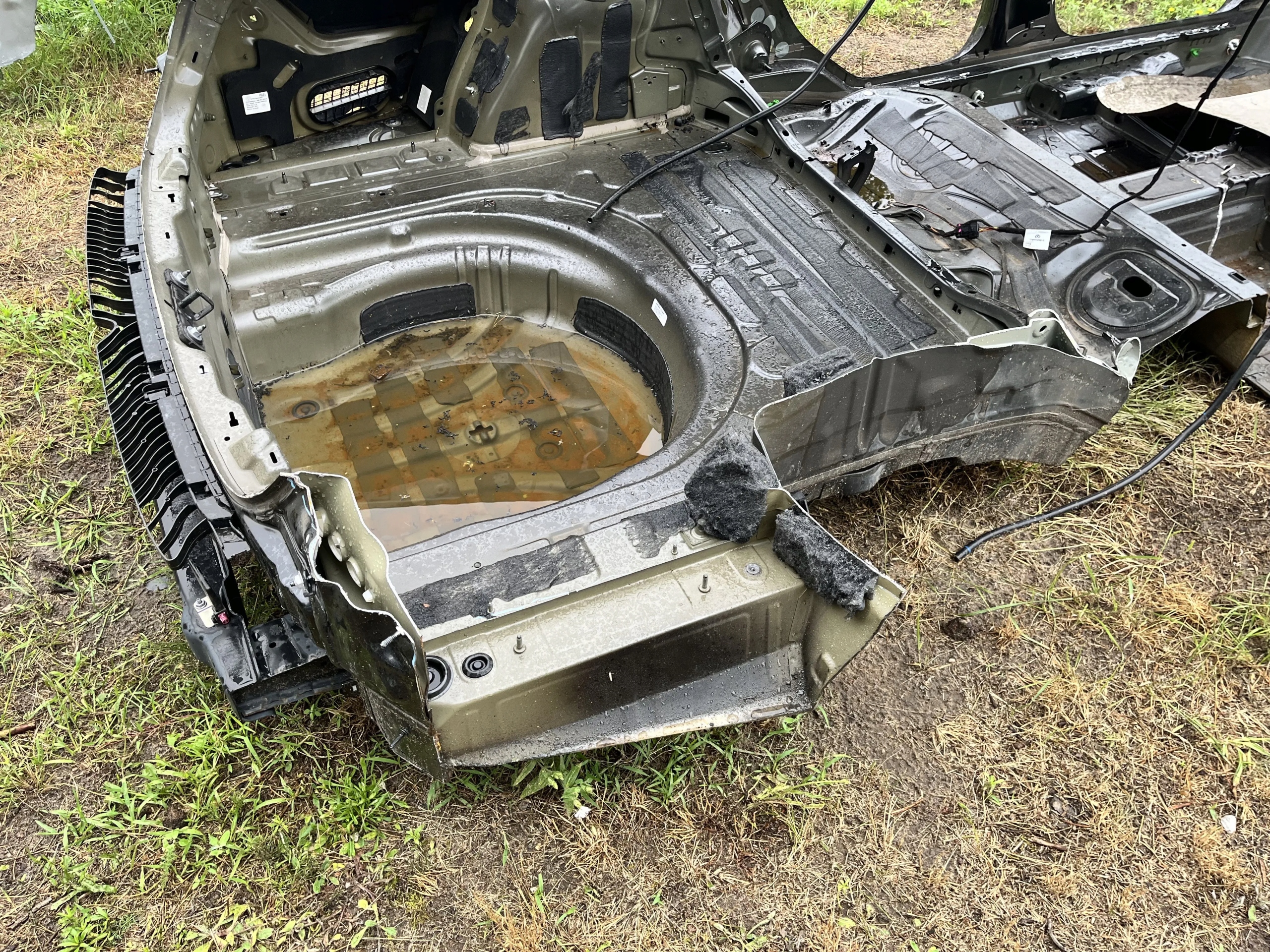 ПЕРЕДНЯ ПАНЕЛЬ ЗАДНІЙ ВАННА VW ARTEON 2017- Lb7r