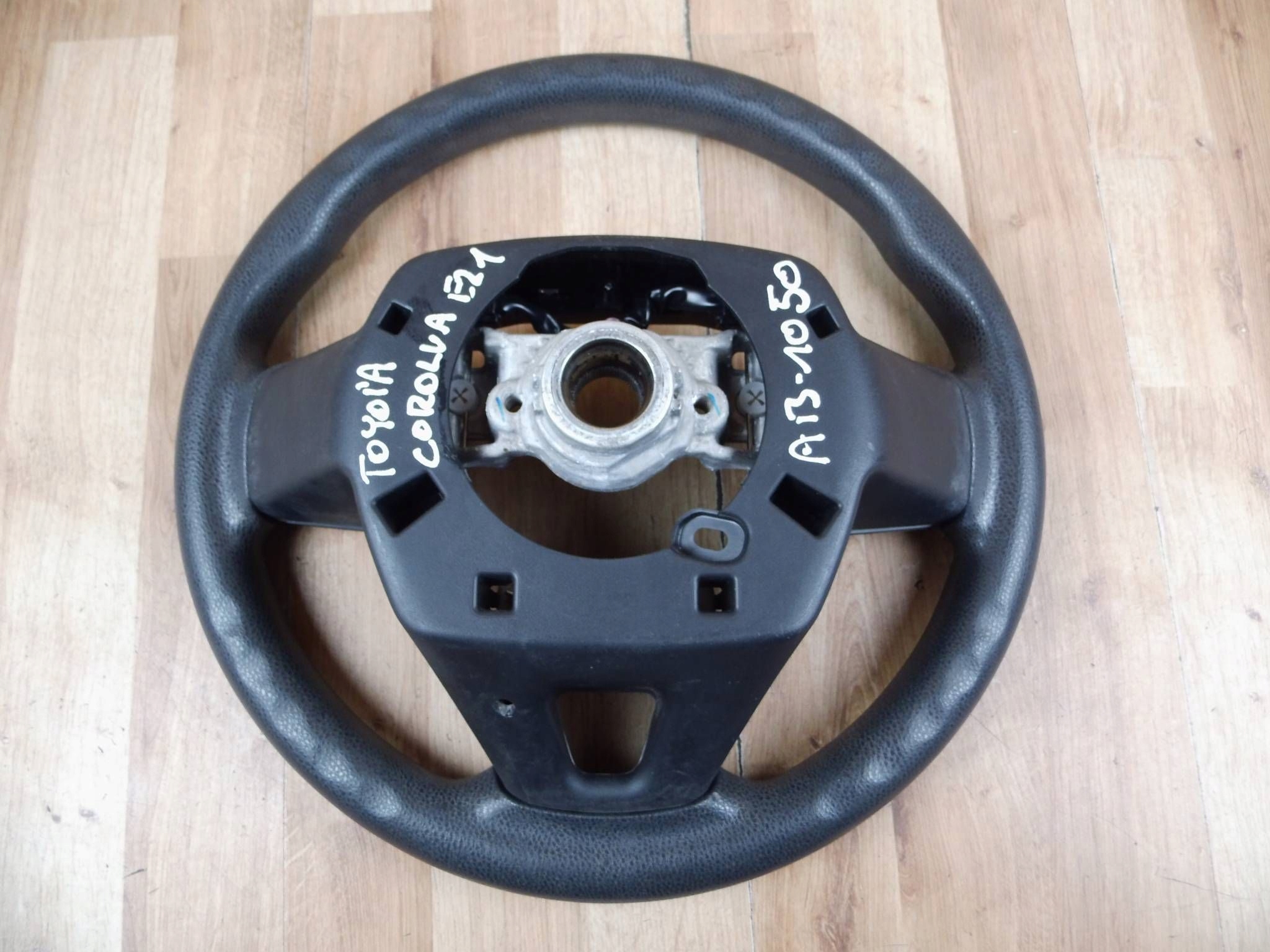 Toyota Corolla E21 2018-2023 lenkrad NIE Leder - LADNA