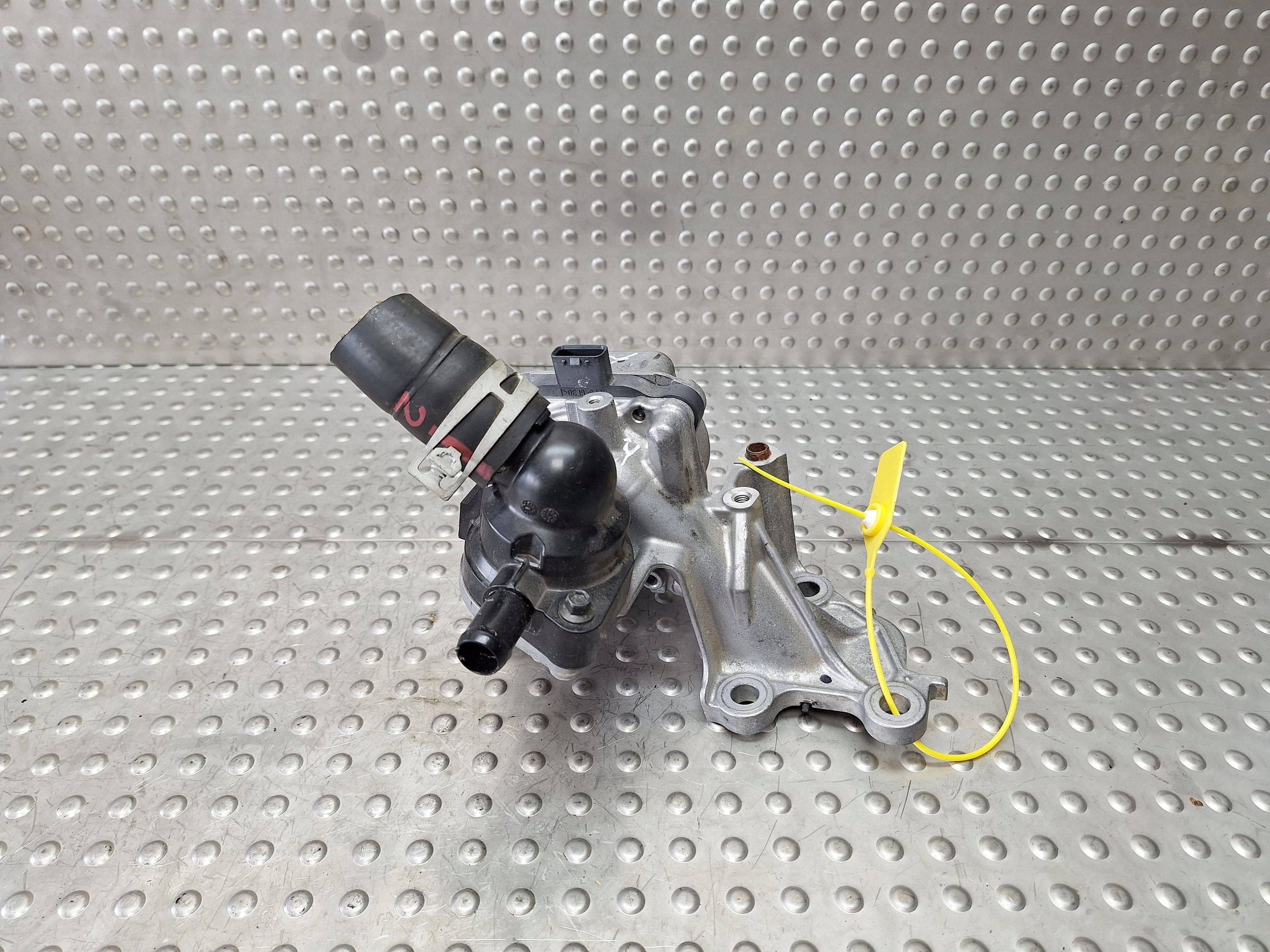 water pump TOYOTA YARIS IV 20- 1.5 HYBRYDA