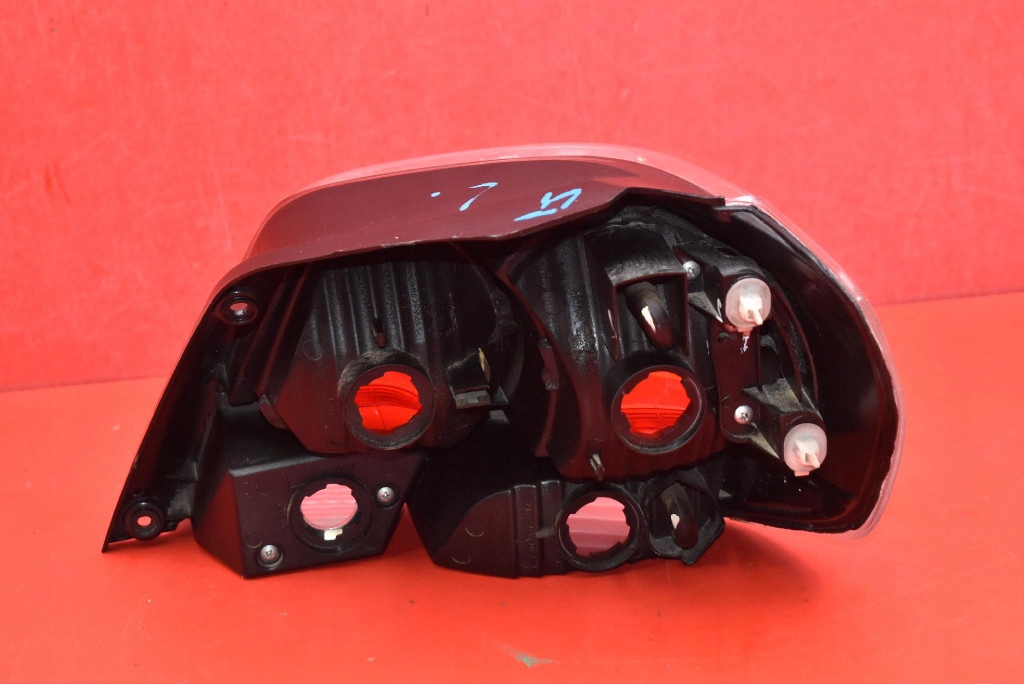 light left rear part rear MITSUBISHI OUTLANDER 1 and 4X4 5D SUV 01-08