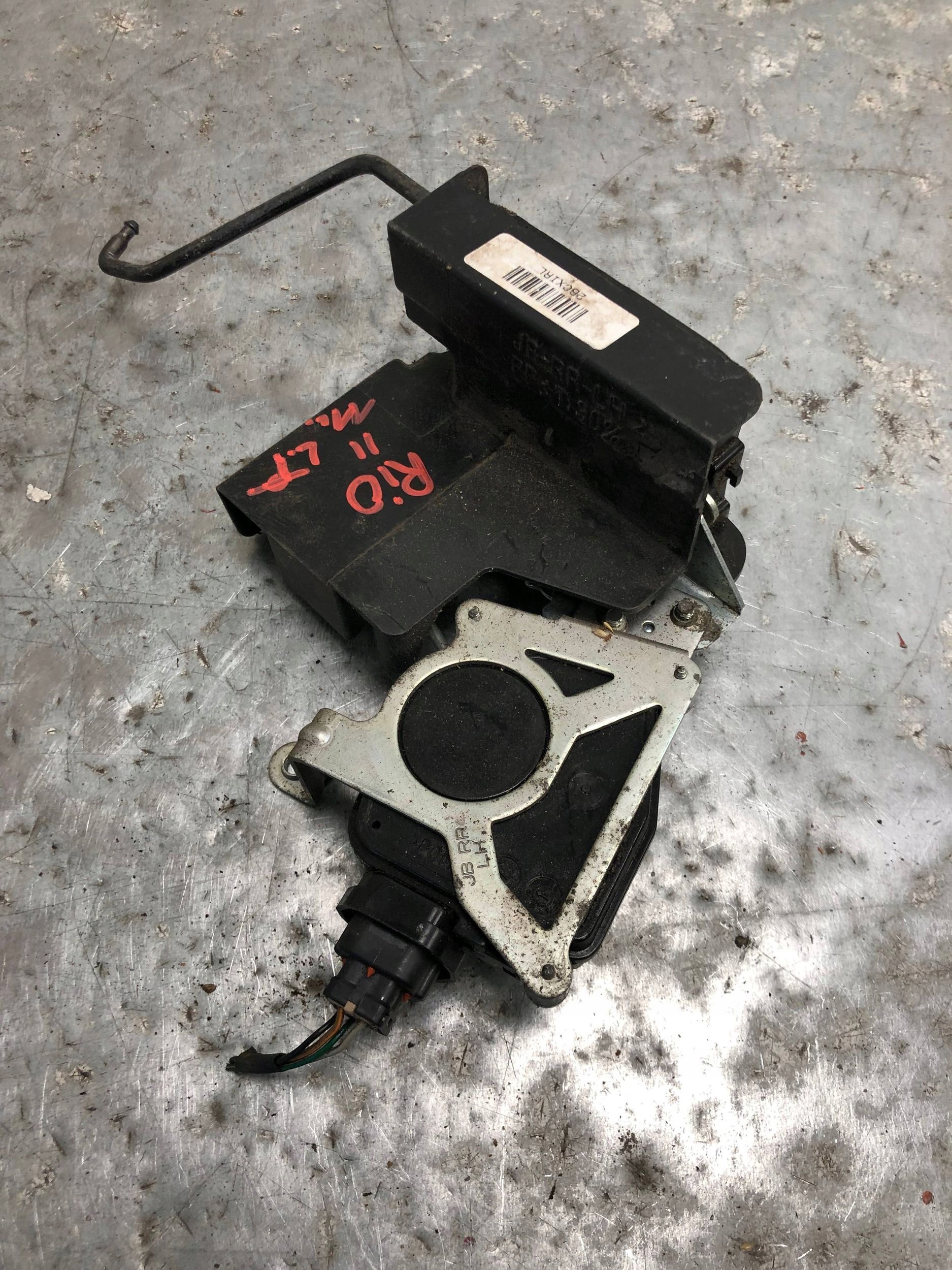 lock door left rear part KIA RIO II