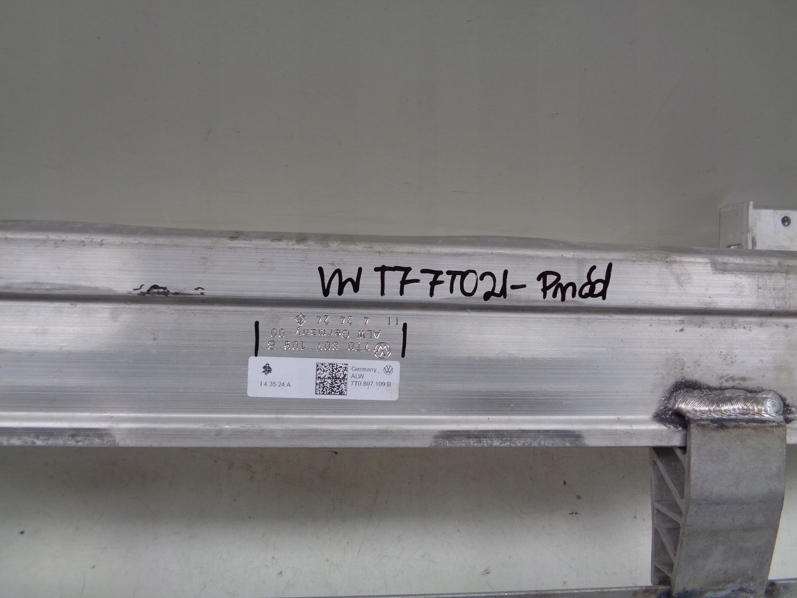 pillar bumper support front VW T7 7T 7T0 21