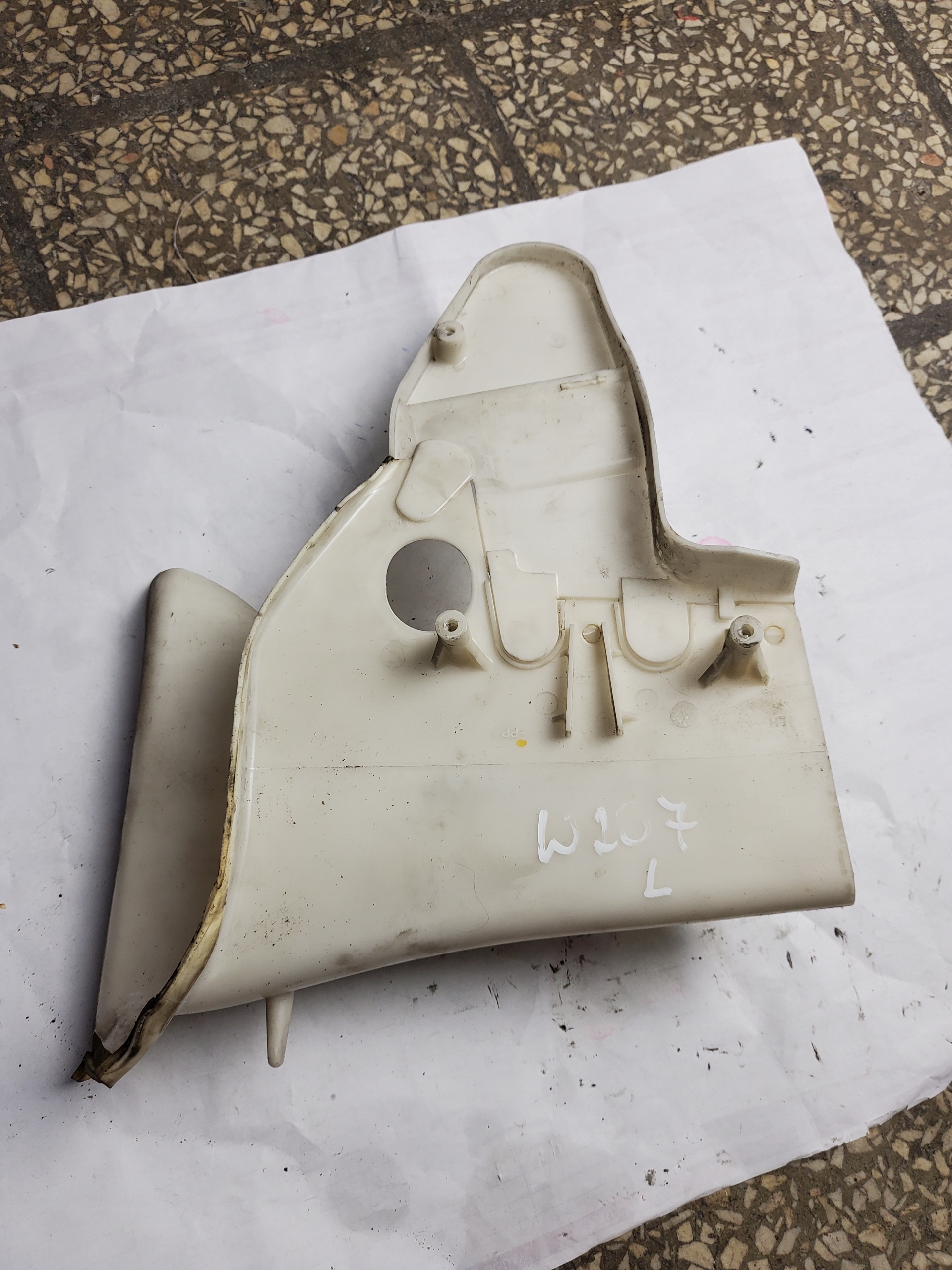 cover of a lock door left front MERCEDES E W207