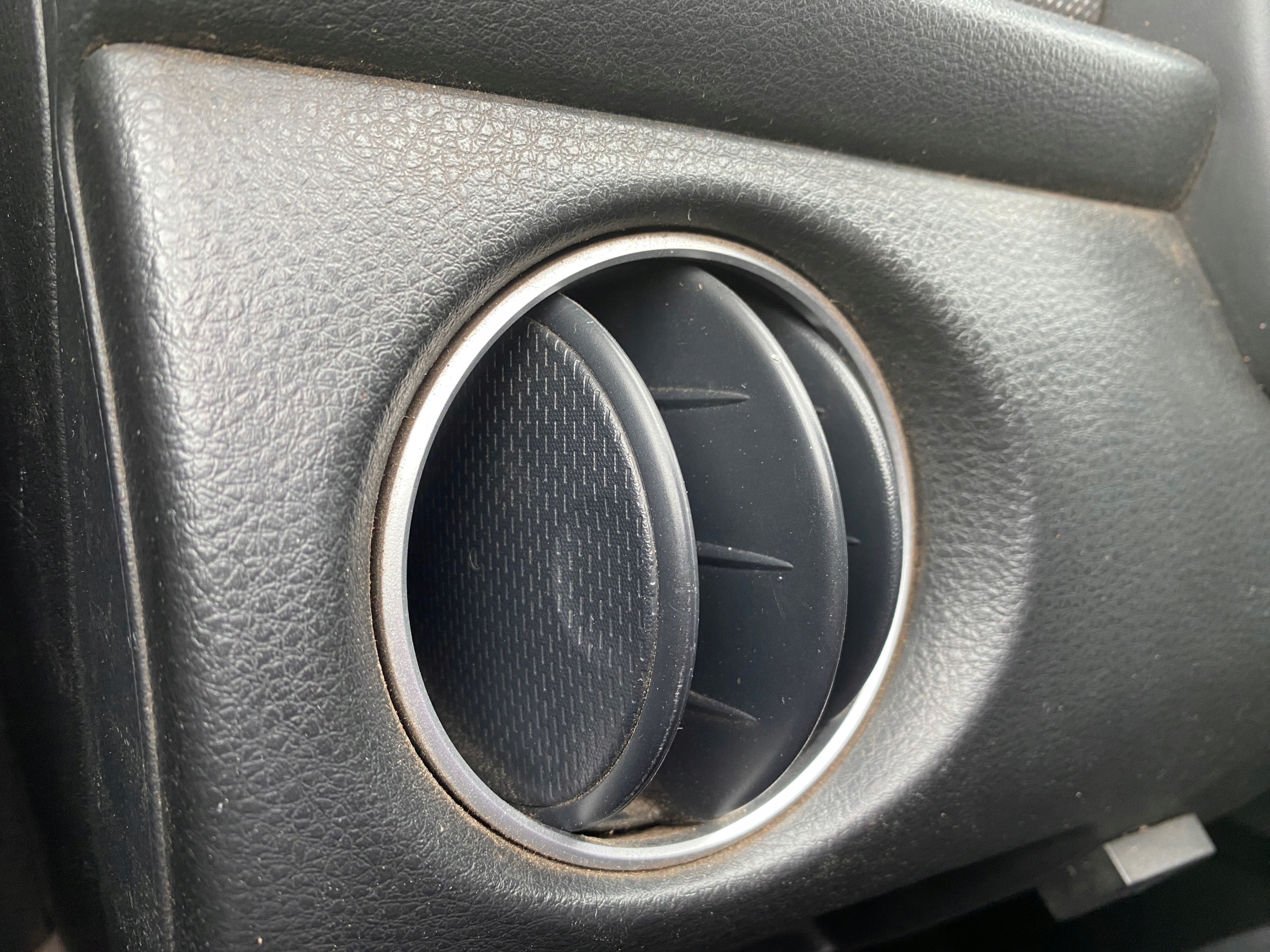 grid air conditioning devices air right left central Mitsubishi Outlander 1 and 03-06