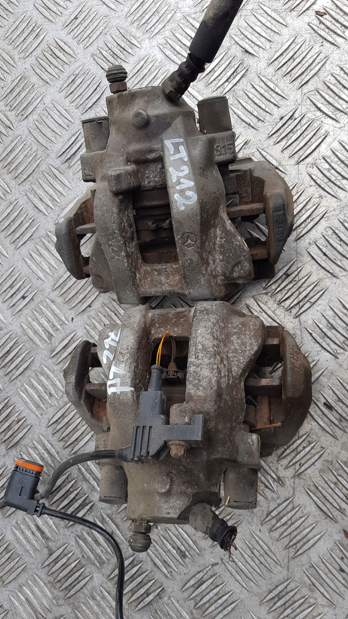 MERCEDES W212 Bremssattel Bremse Sattel Brems- links oder rechts heck