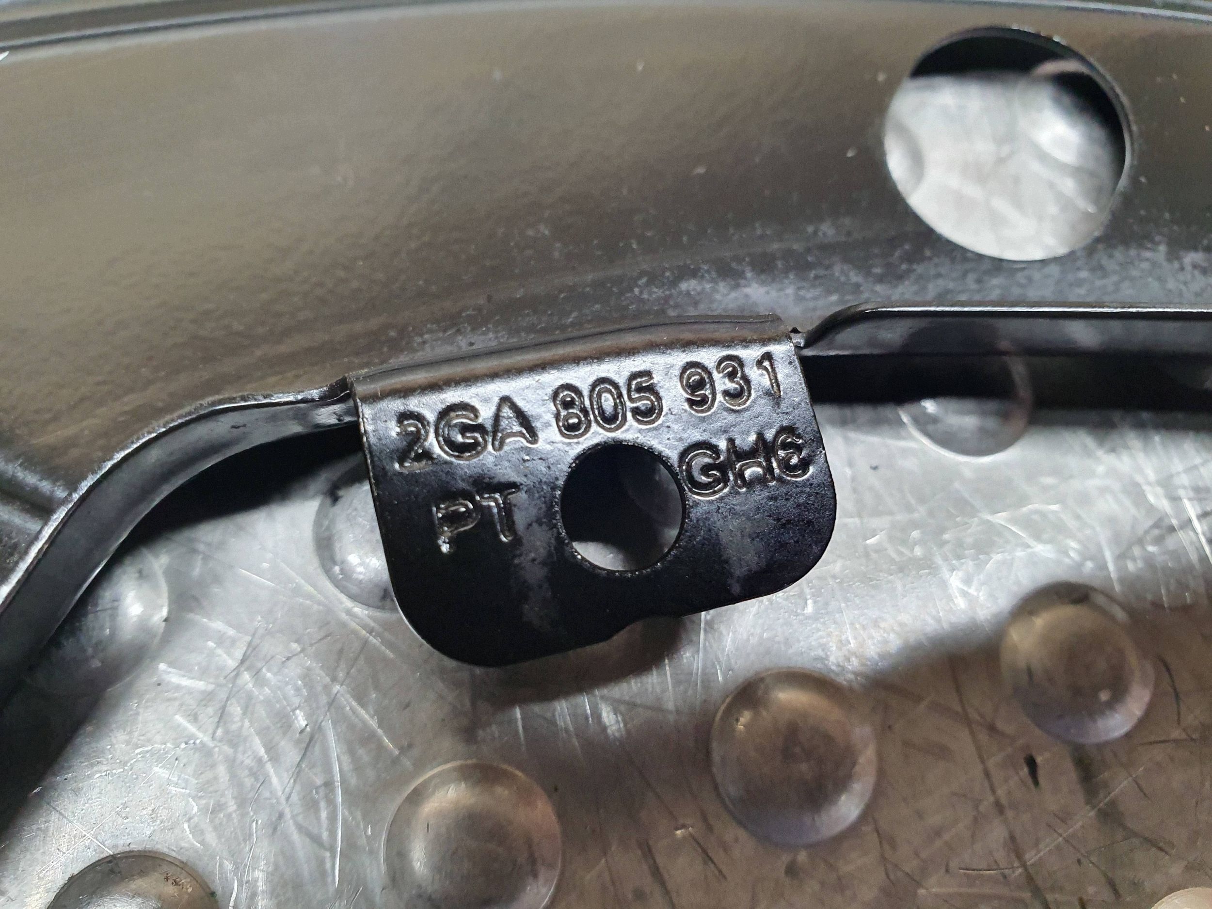 console holder supports of the front lights left front 2GA805931 VW T-ROC 17