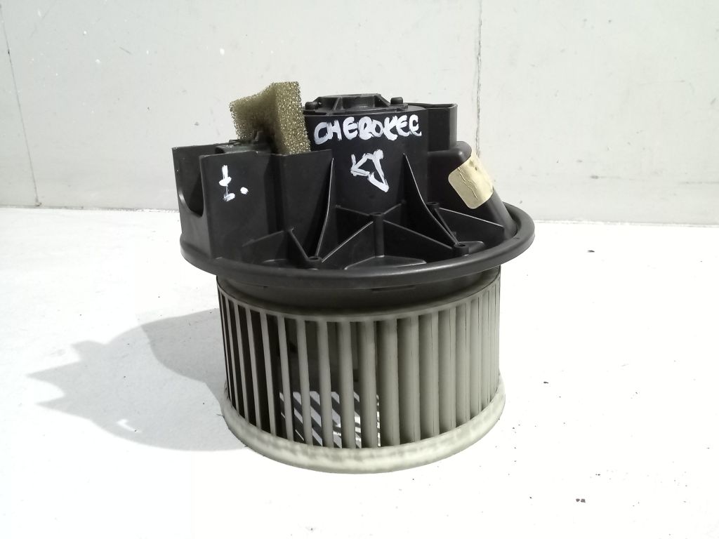 Jeep Cherokee kJ вентилятор