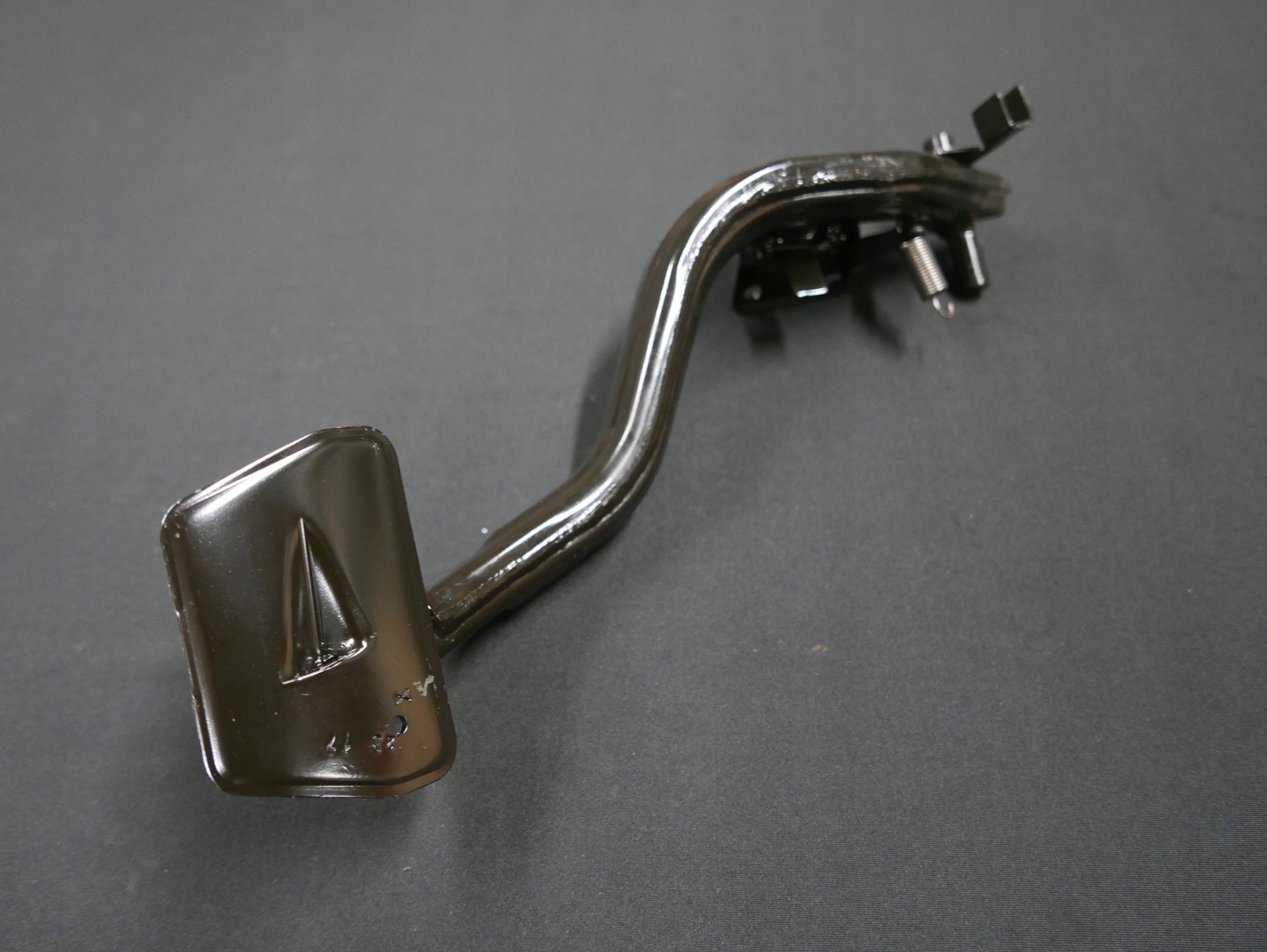 BMW G30 G31 педаль тормоза