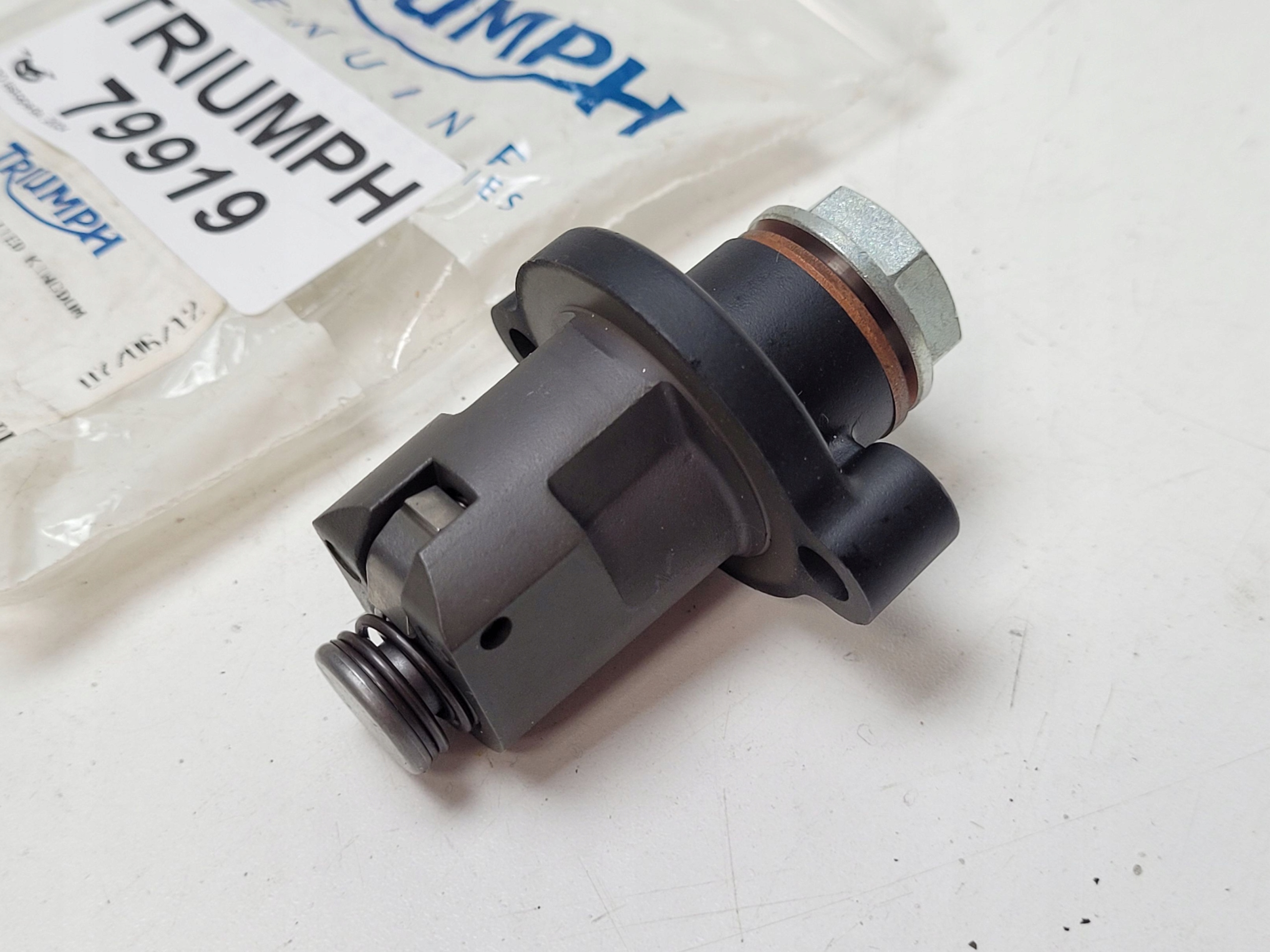 TRIUMPH NAPINACZ ŁAŃCUSZKA ROZRZĄDU T1140160 nowy Numer katalogowy części T1140160 TRIUMPH