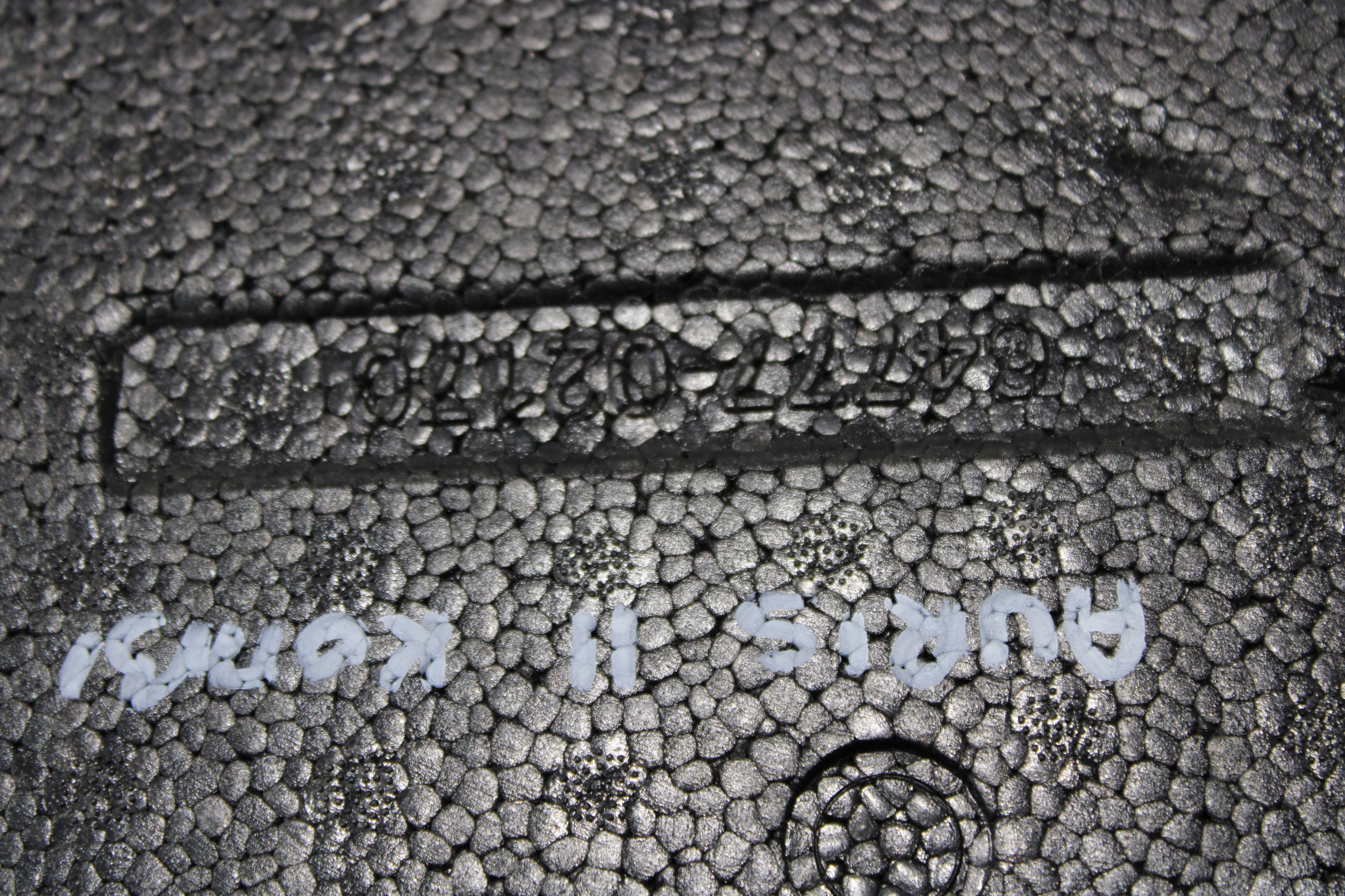 polystirene boot TOYOTA AURIS II 2 64777-02170