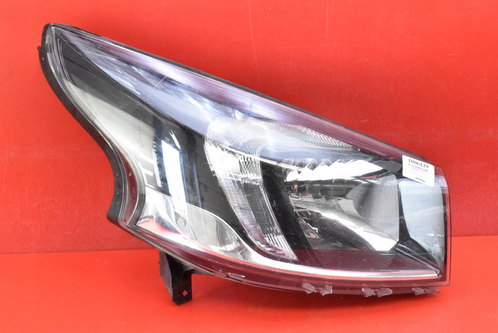 REFLEKTOR right light front UK OPEL VIVARO 3 III 14-19