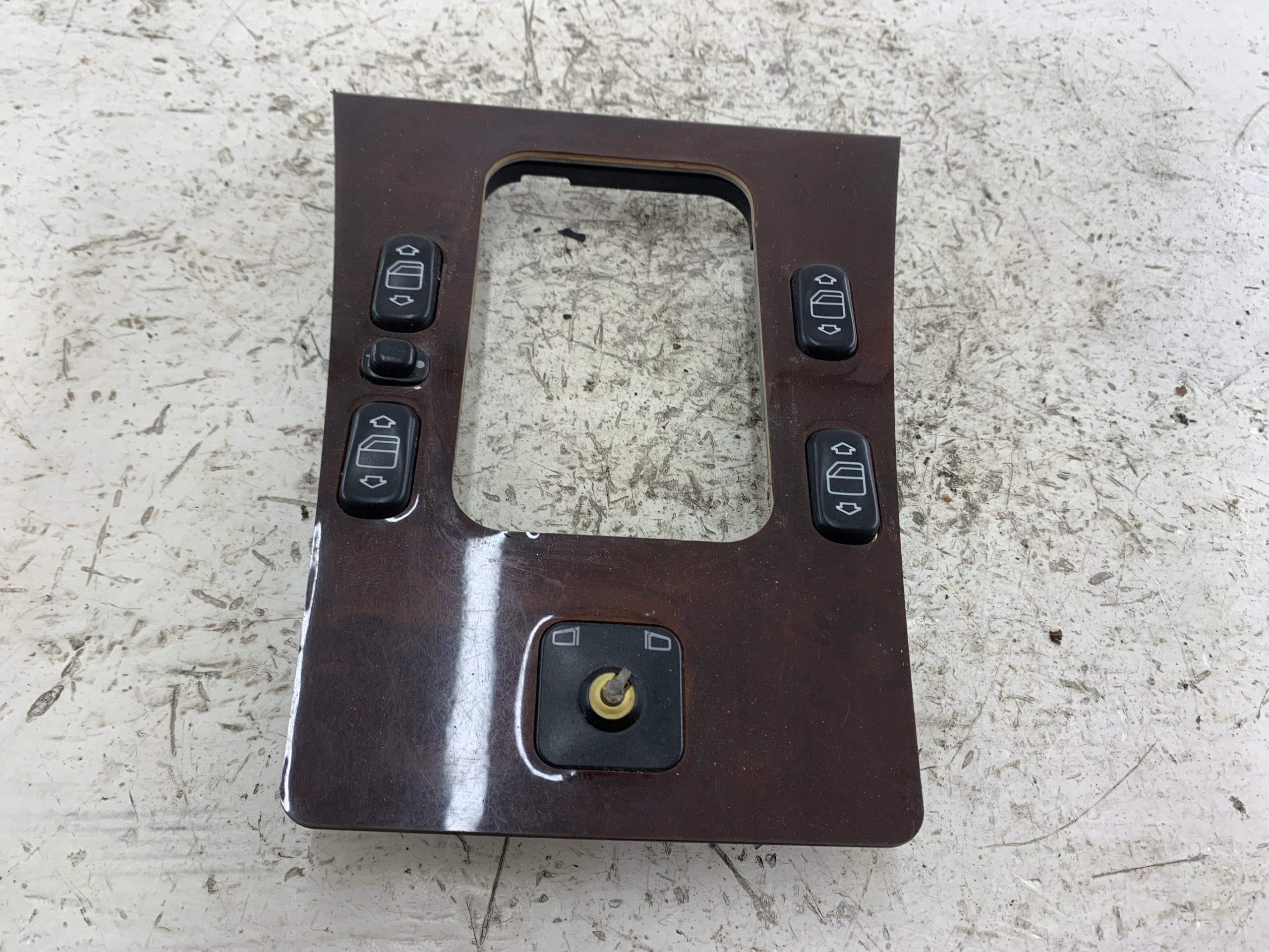 MERCEDES W210 Ráma LEWARKA PANEL SZYB LUSTEREK