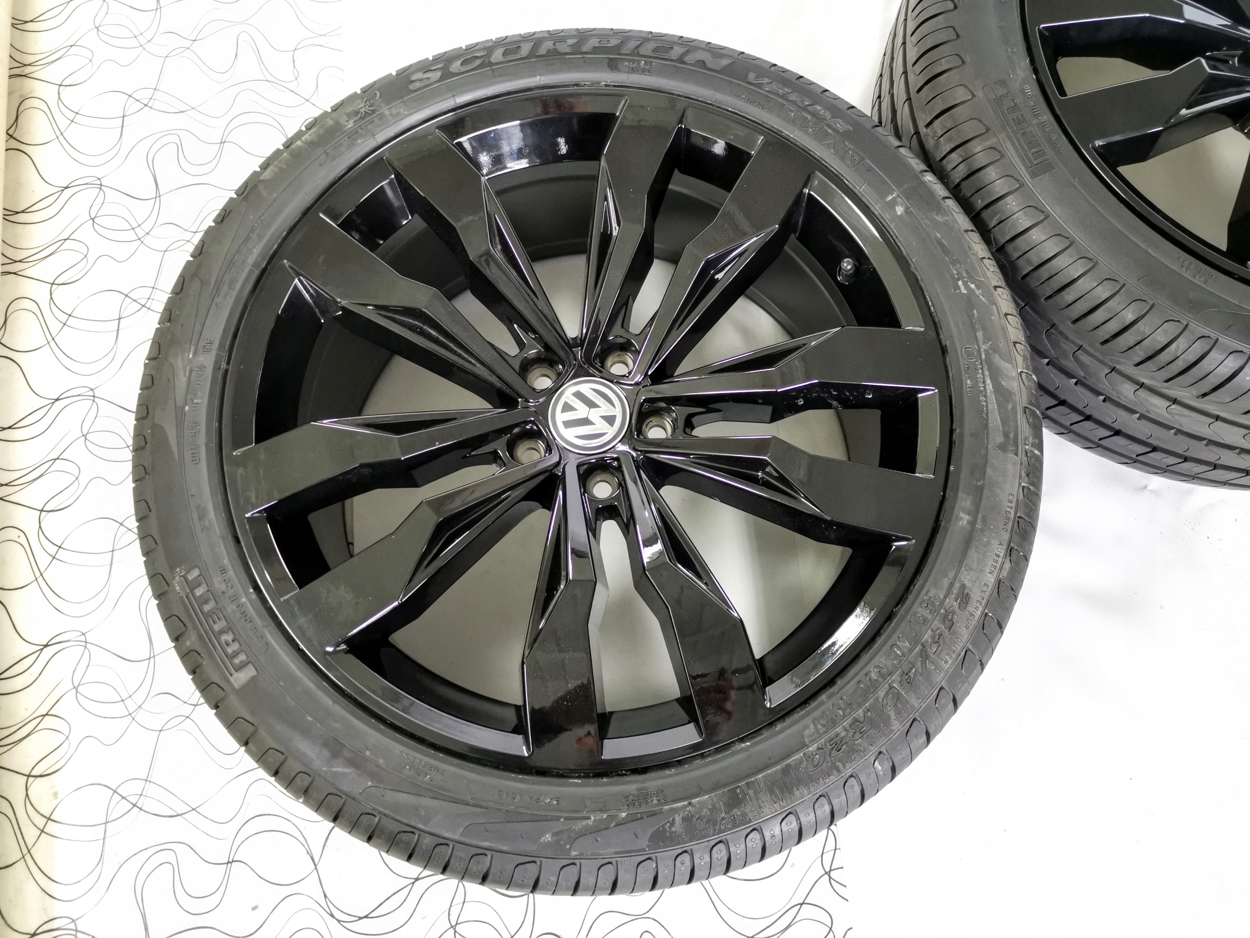 KOŁA FELGI 20' OPONY 255/40 VW TIGUAN 5NA601025G Producent felg Volkswagen OE