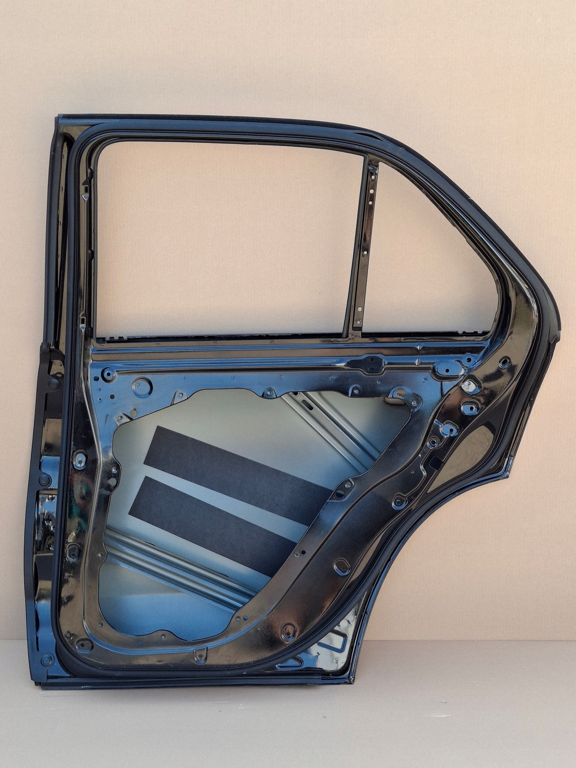 MERCEDES GLE W167 DRZWI PRAWY TYŁ PRAWE TYLNE A1677308211 Numer katalogowy oryginału A1677301807 A1677308211